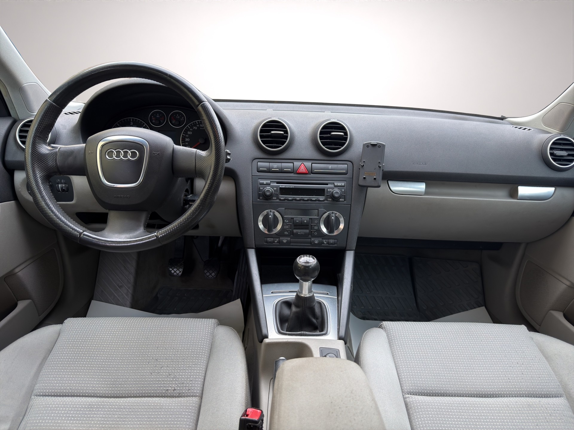 AUDI A3 Sportback 2.0 TDI Ambition-image-12