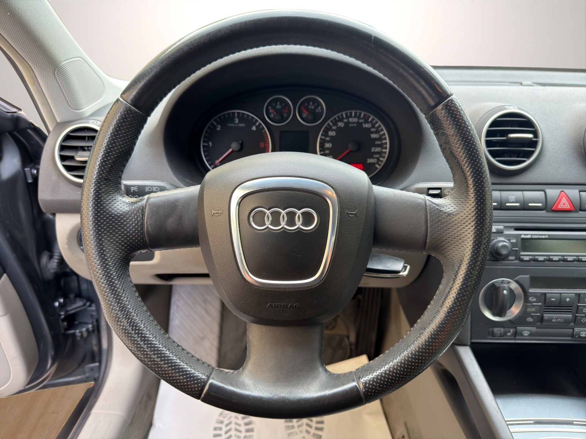 AUDI A3 Sportback 2.0 TDI Ambition-image-9