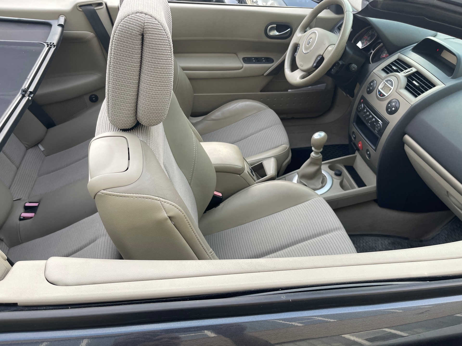 RENAULT Mégane C-C 2.0 16V Privilège Luxe-image-4