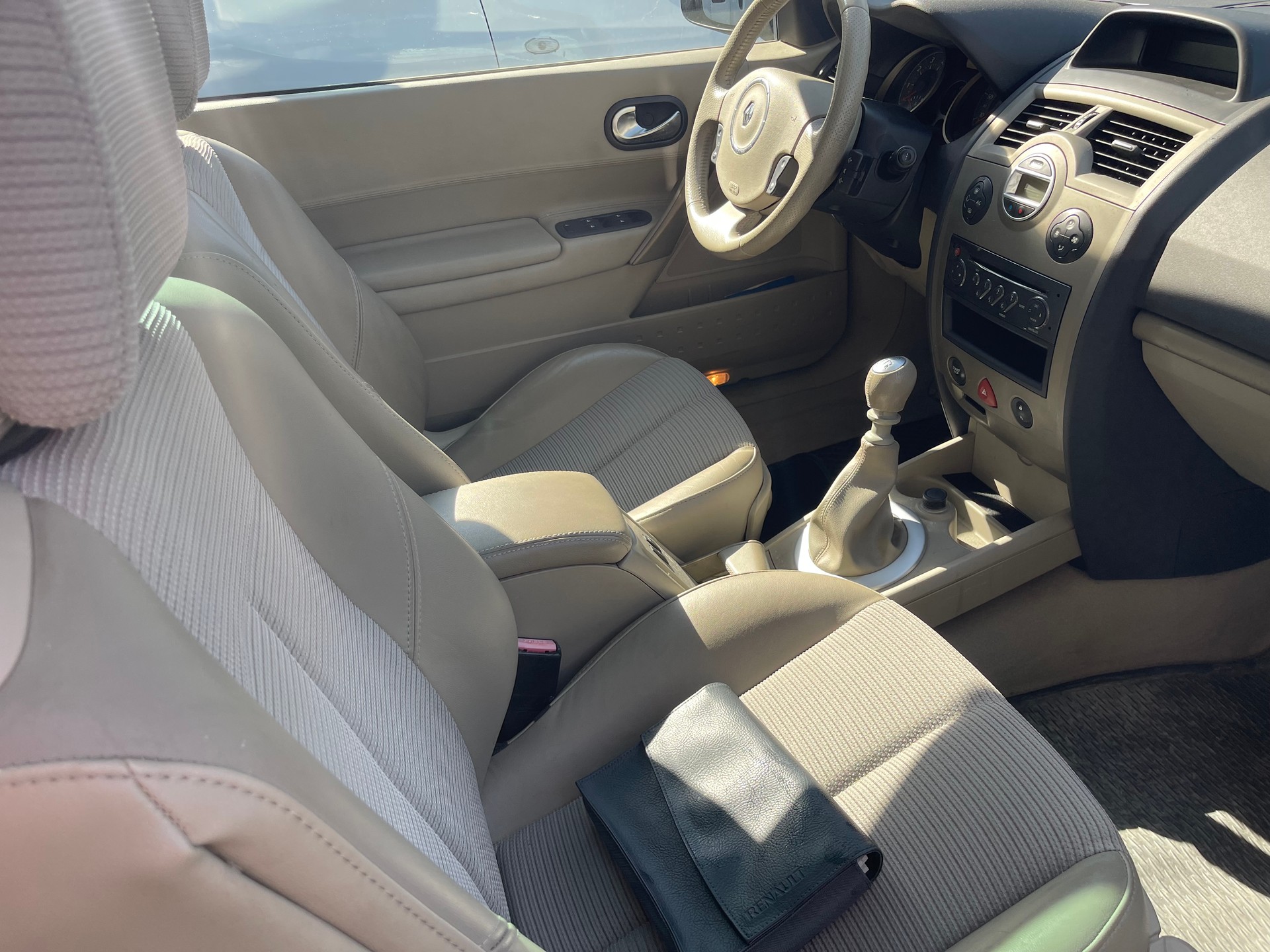 RENAULT Mégane C-C 2.0 16V Privilège Luxe-image-10