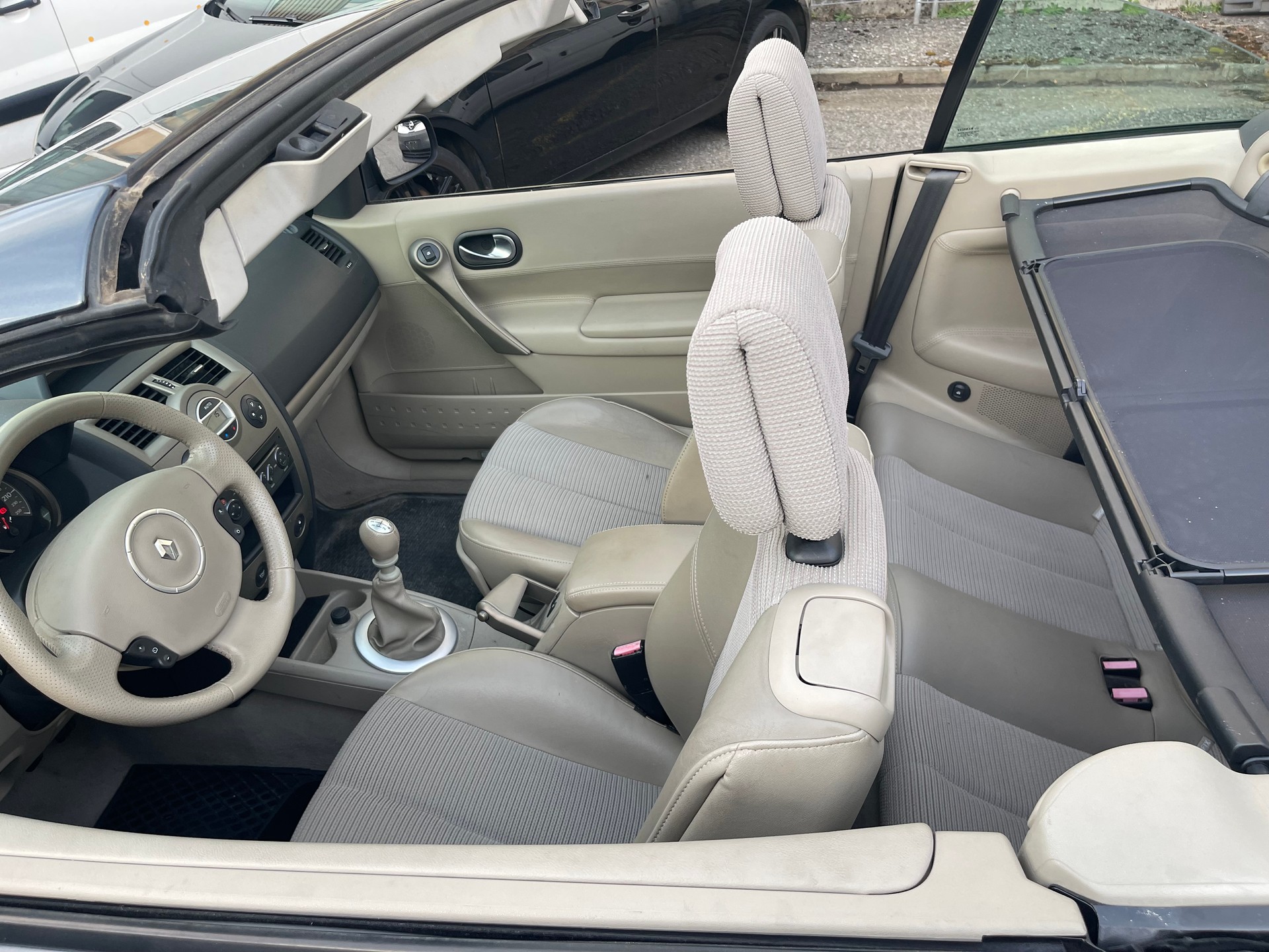 RENAULT Mégane C-C 2.0 16V Privilège Luxe-image-6