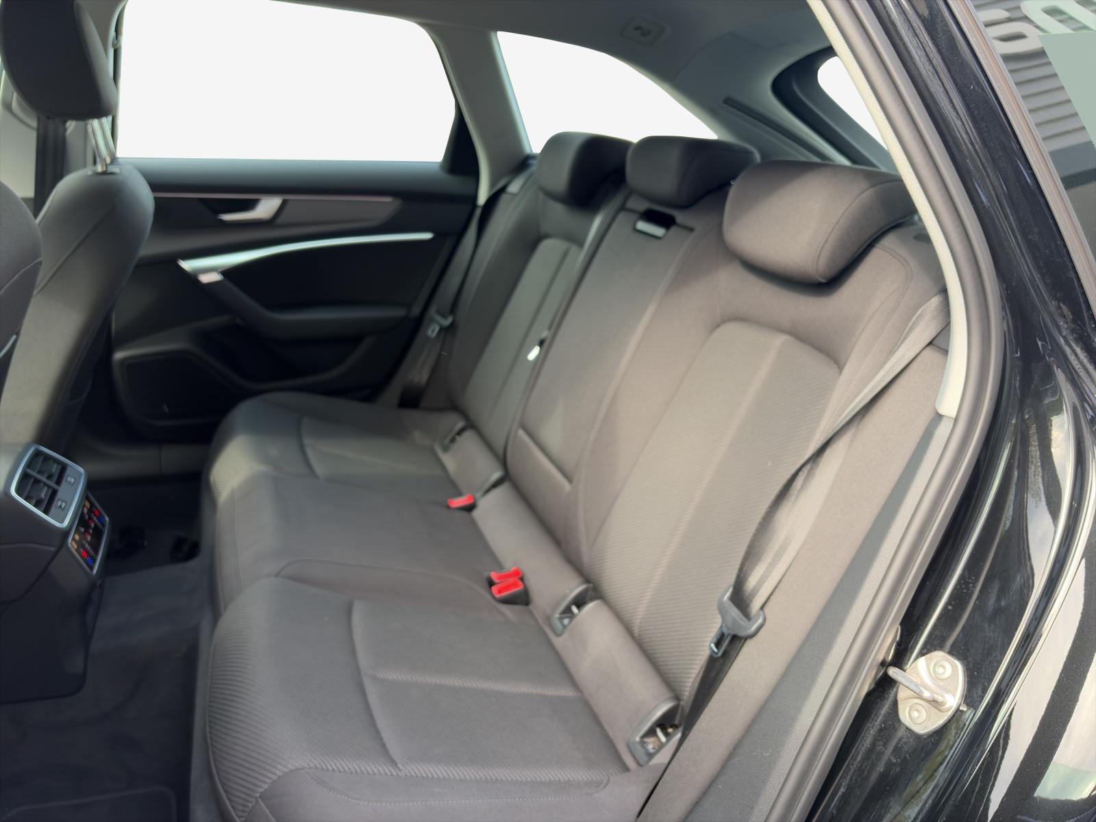 AUDI A6 Avant 45 TFSI quattro S-tronic-image-11