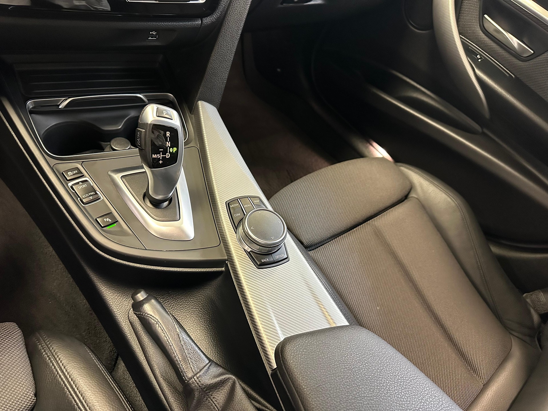 BMW 3er Reihe F31 Touring 320i xDrive-image-8