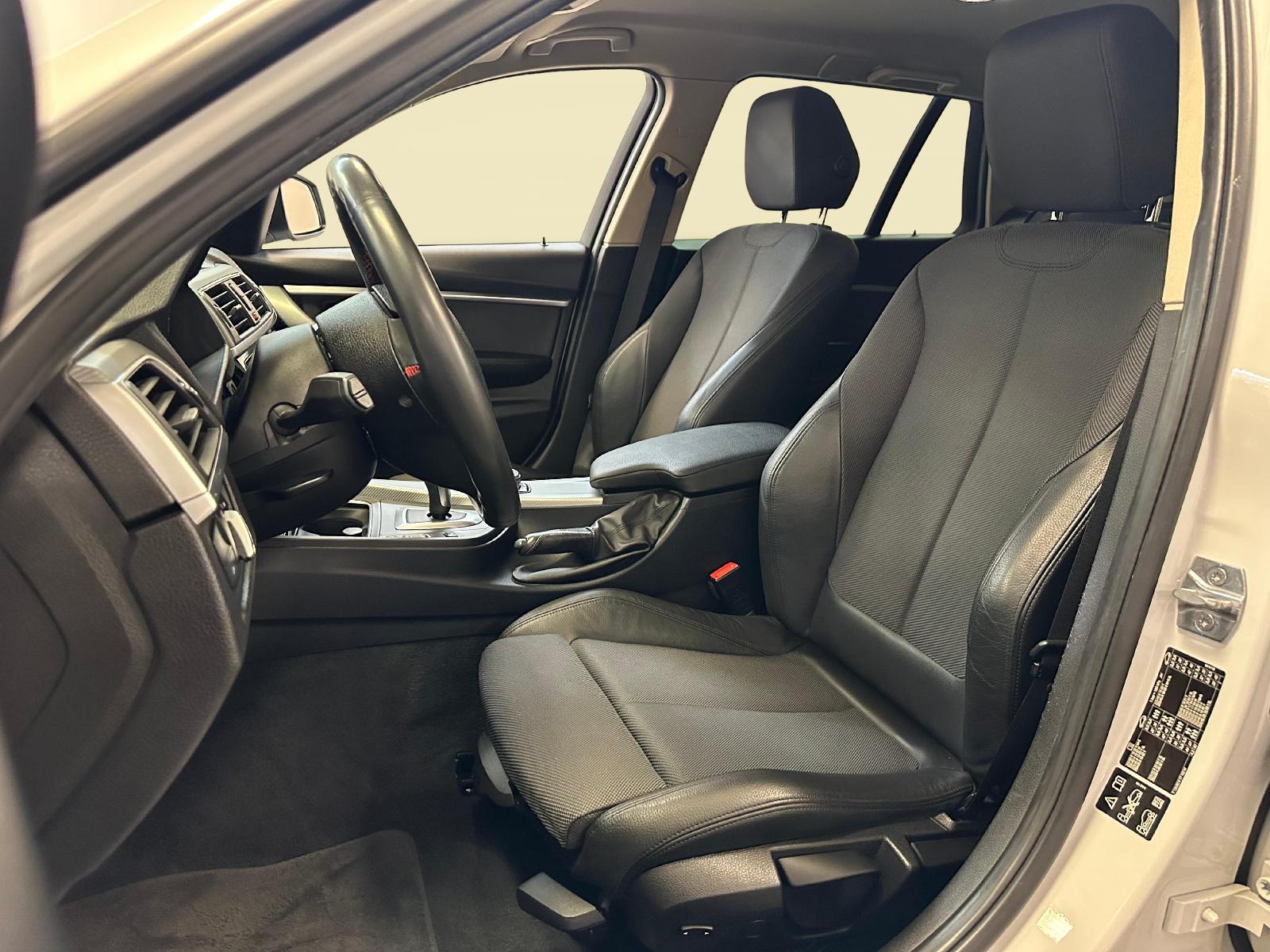 BMW 3er Reihe F31 Touring 320i xDrive-image-4