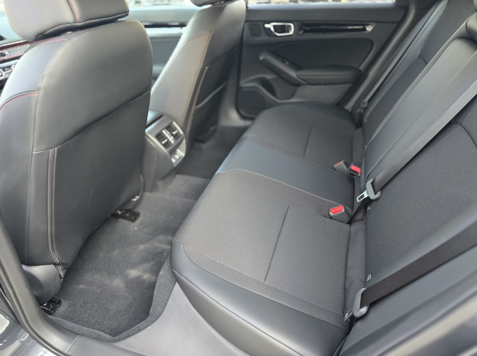 Honda Civ 2.0 i-MMD HEV Sport — photo 8