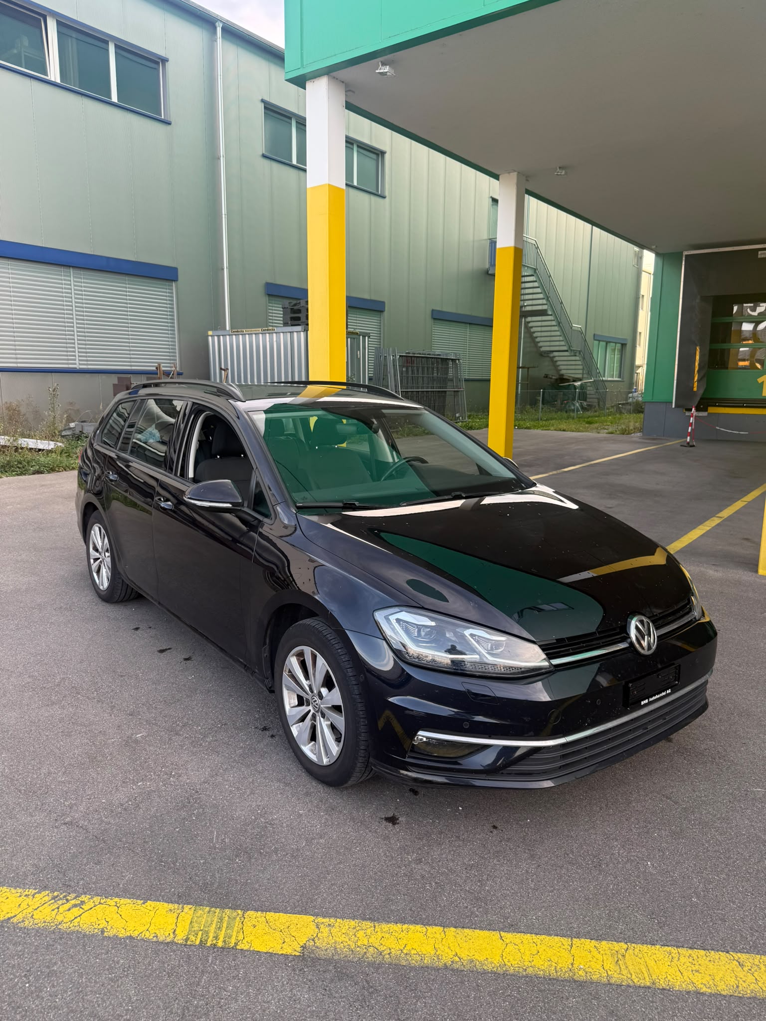 VW Golf Variant 2.0 TDI Comfortline 4Motion-image-0