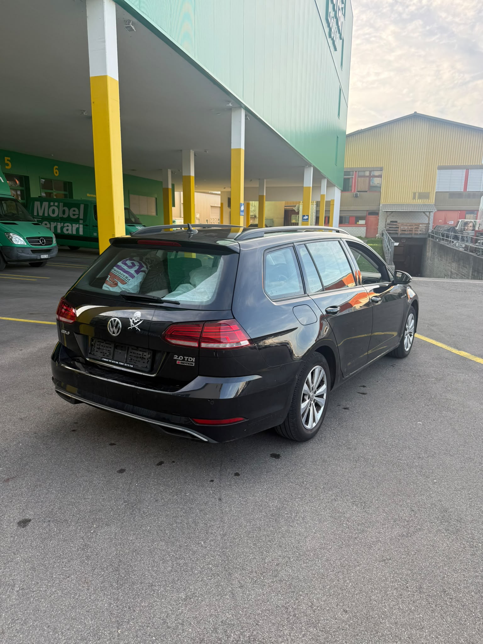 VW Golf Variant 2.0 TDI Comfortline 4Motion-image-6