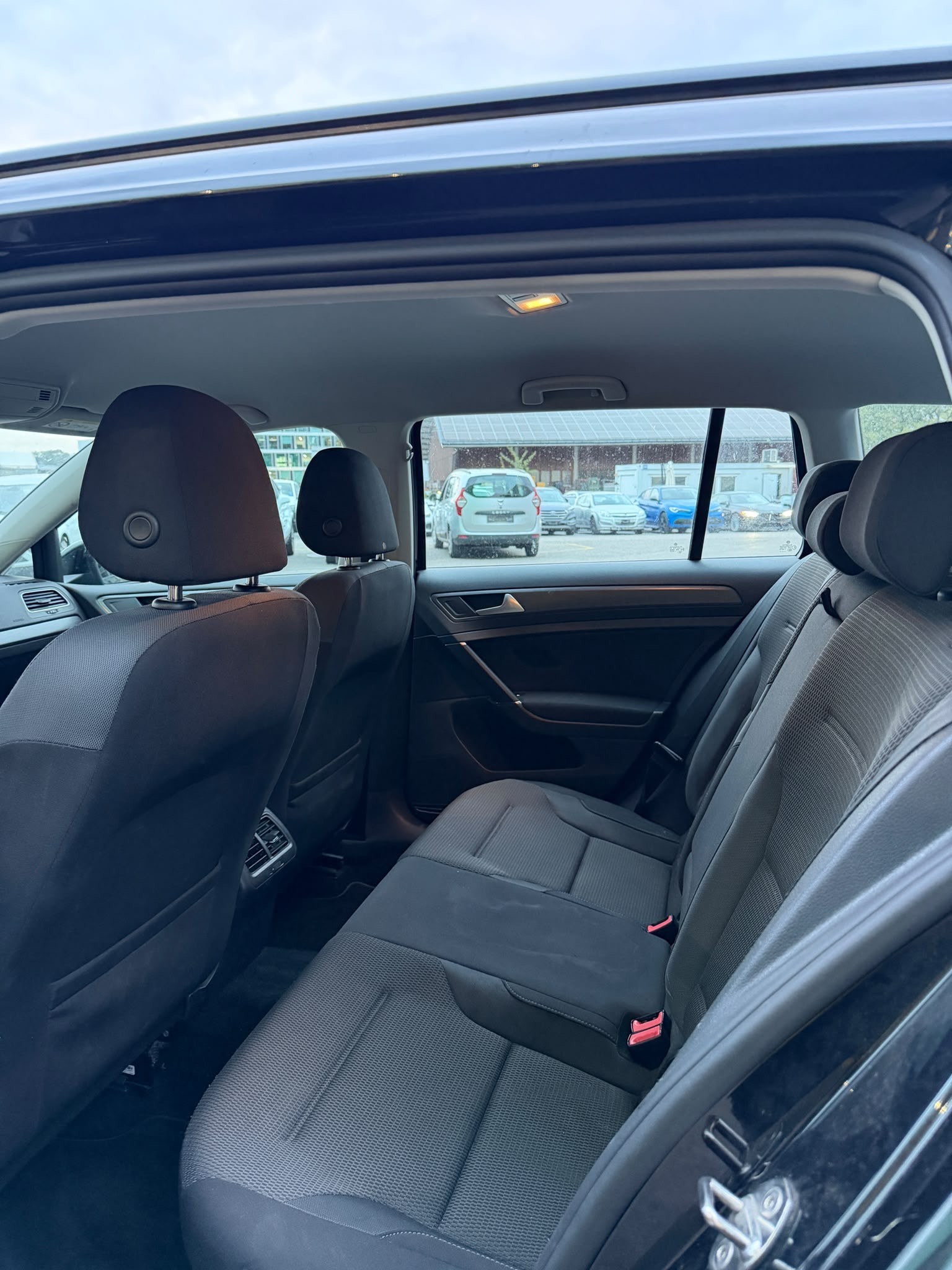 VW Golf Variant 2.0 TDI Comfortline 4Motion-image-15
