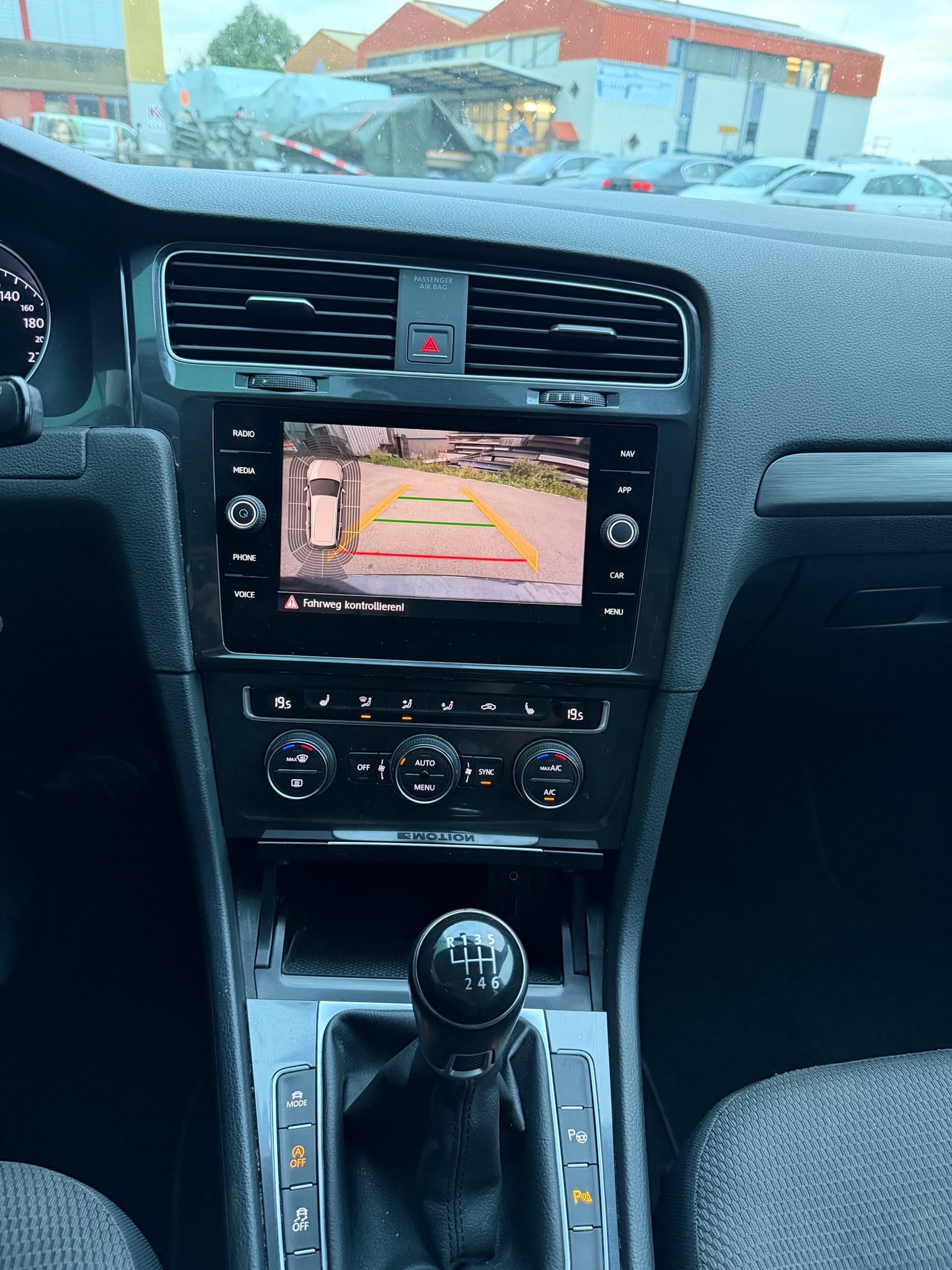 VW Golf Variant 2.0 TDI Comfortline 4Motion-image-13