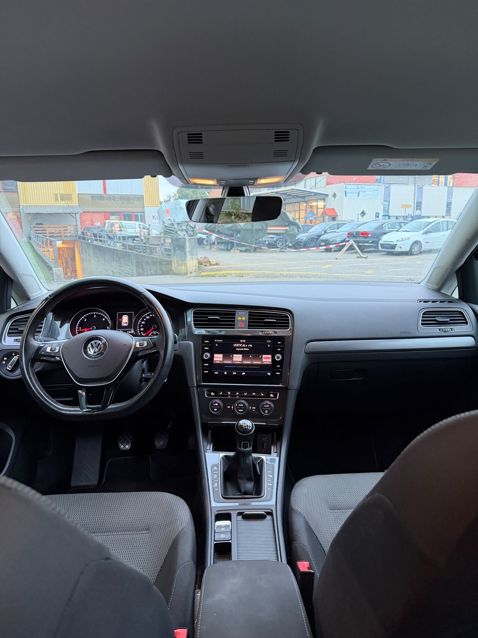 VW Golf Variant 2.0 TDI Comfortline 4Motion-image-12