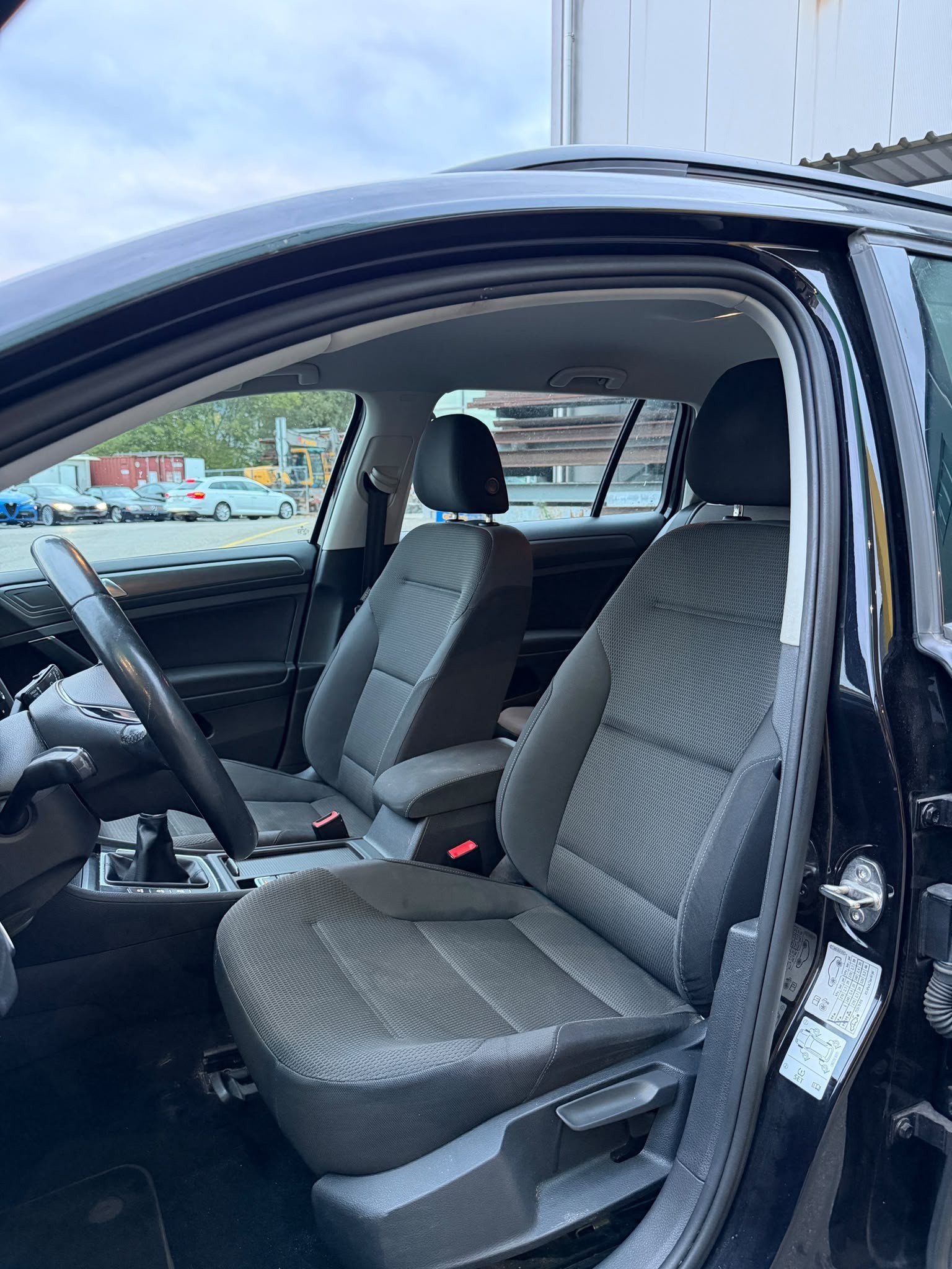 VW Golf Variant 2.0 TDI Comfortline 4Motion-image-14