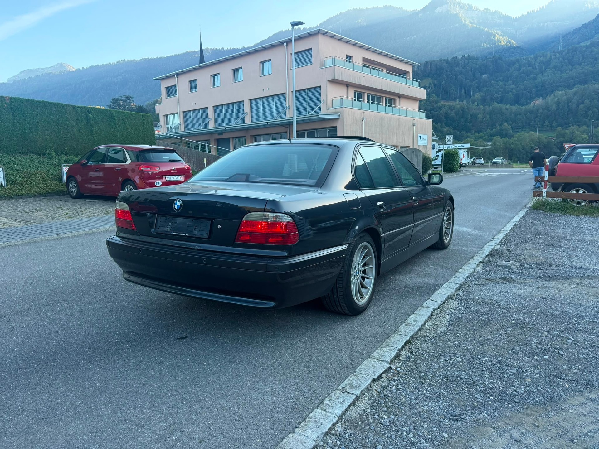 BMW 740i-image-3
