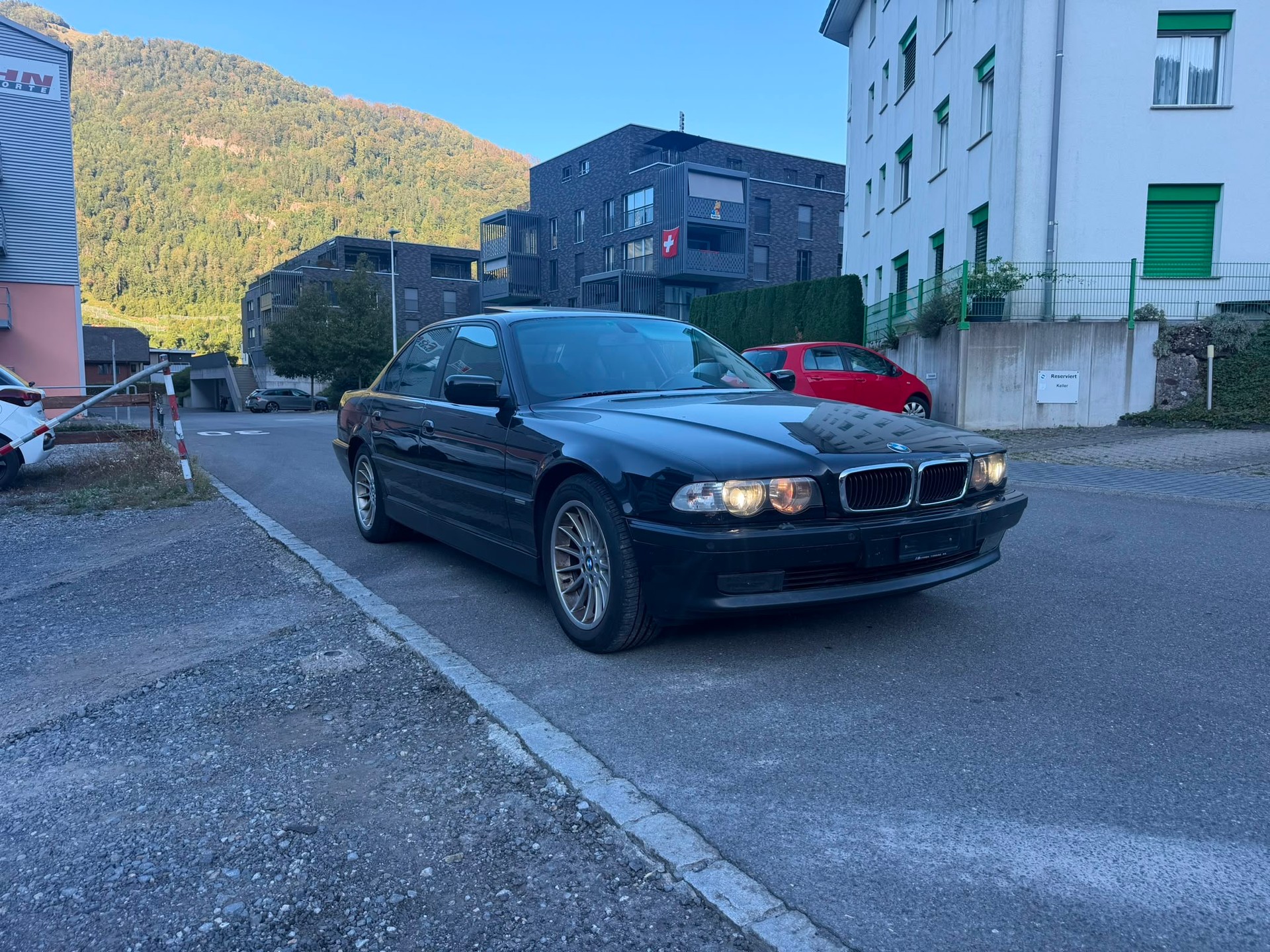 BMW 740i-image-0