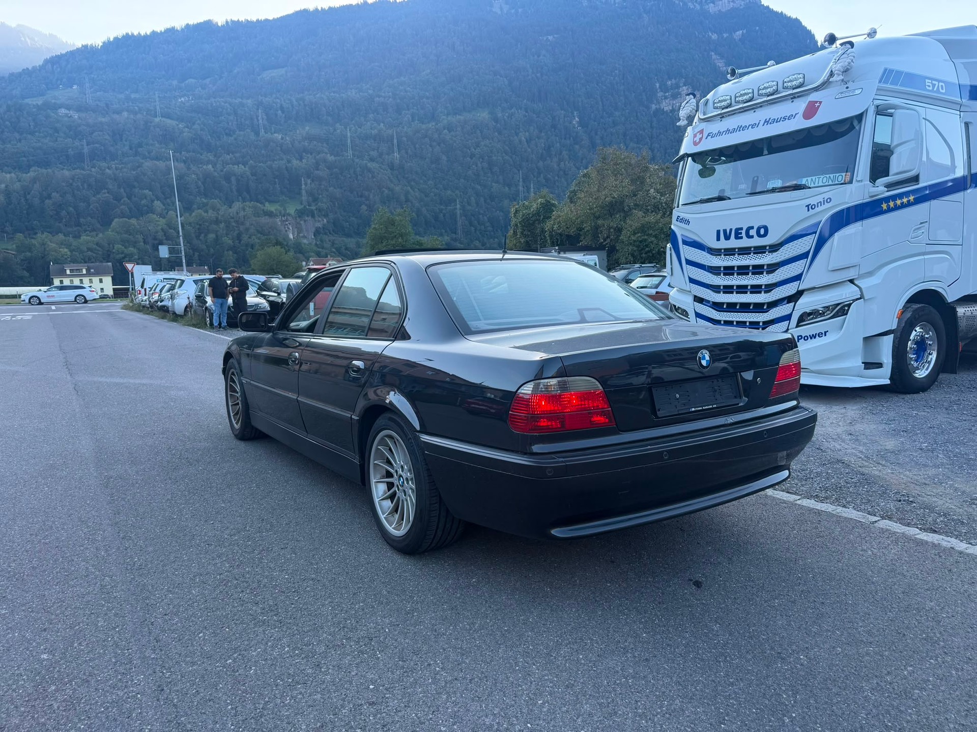 BMW 740i-image-2