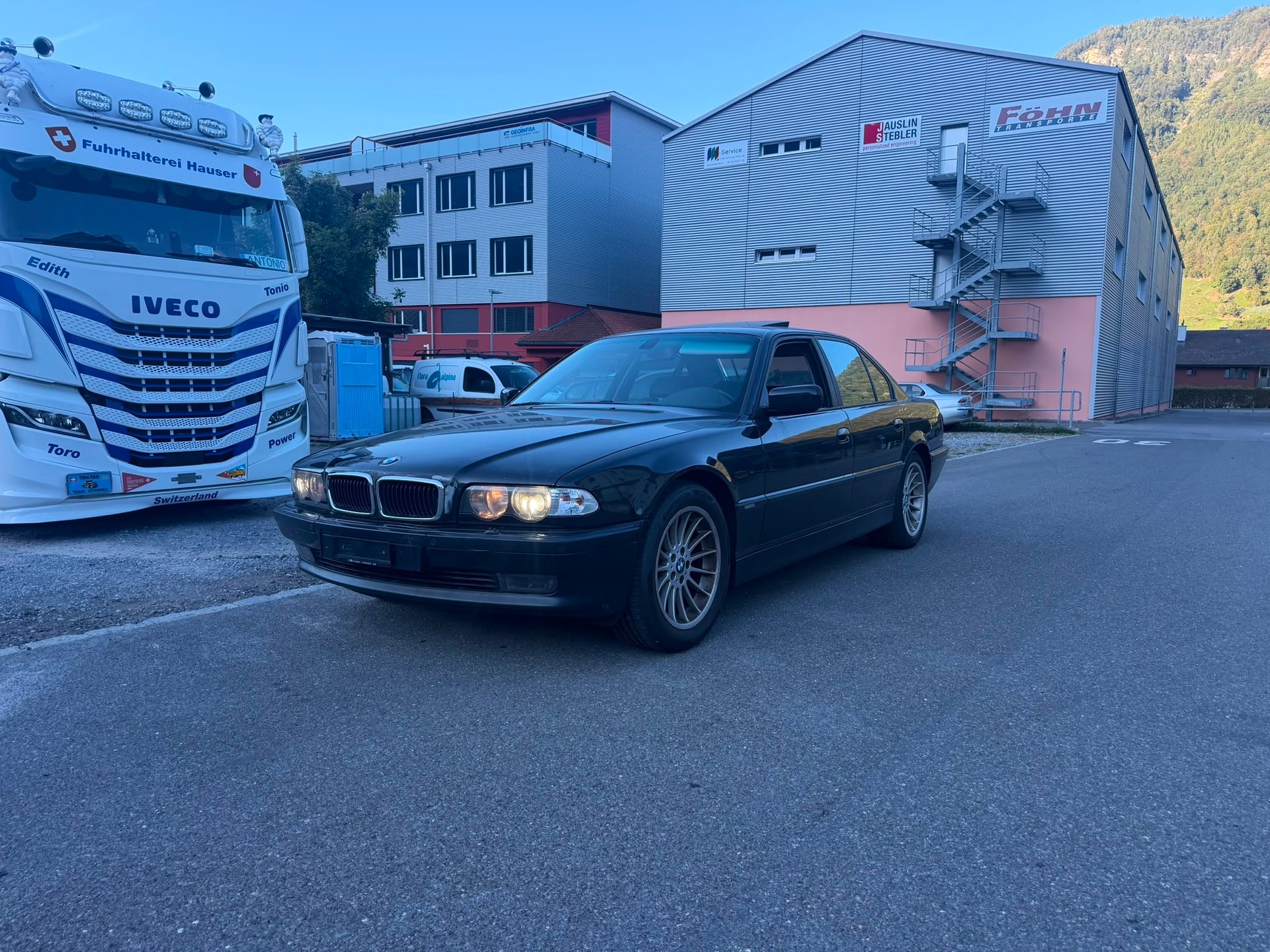 BMW 740i-image-1