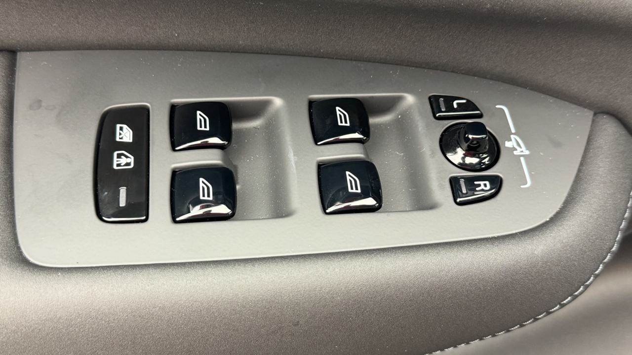 VOLVO XC90 T8 AWD PluginHybrid Ultra Dark Geartronic-image-8