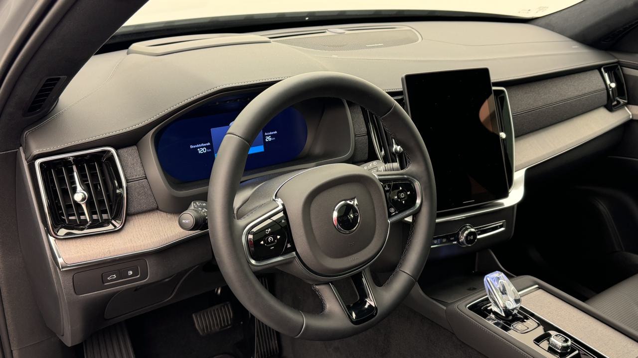 VOLVO XC90 T8 AWD PluginHybrid Ultra Dark Geartronic-image-6