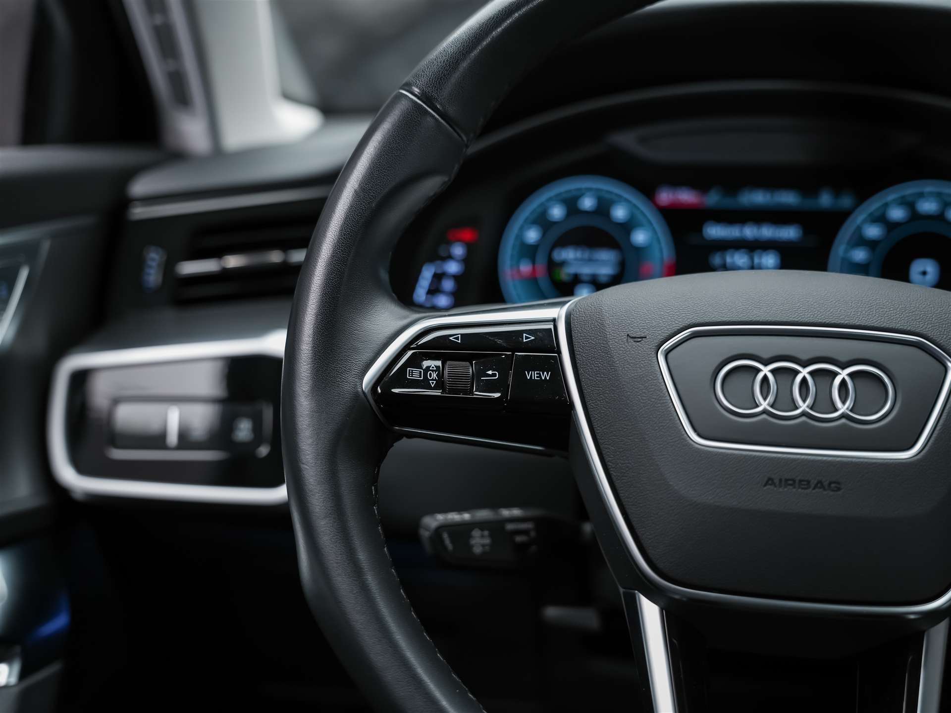 AUDI A6 Avant 45 TFSI Design S-tronic *21" Felgen*LEDER*Sitzlüftung*Assistenzpaket Tour*-image-28