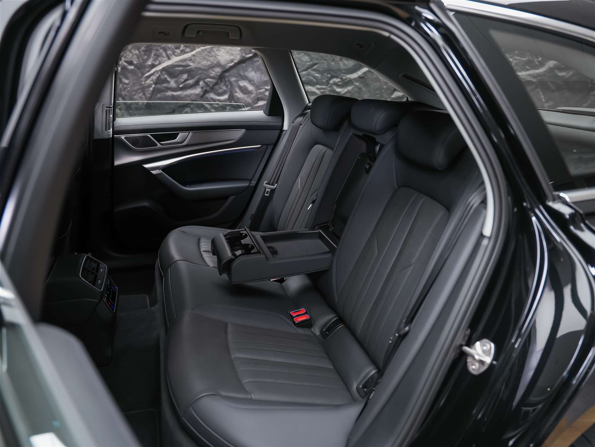 AUDI A6 Avant 45 TFSI Design S-tronic *21" Felgen*LEDER*Sitzlüftung*Assistenzpaket Tour*-image-13