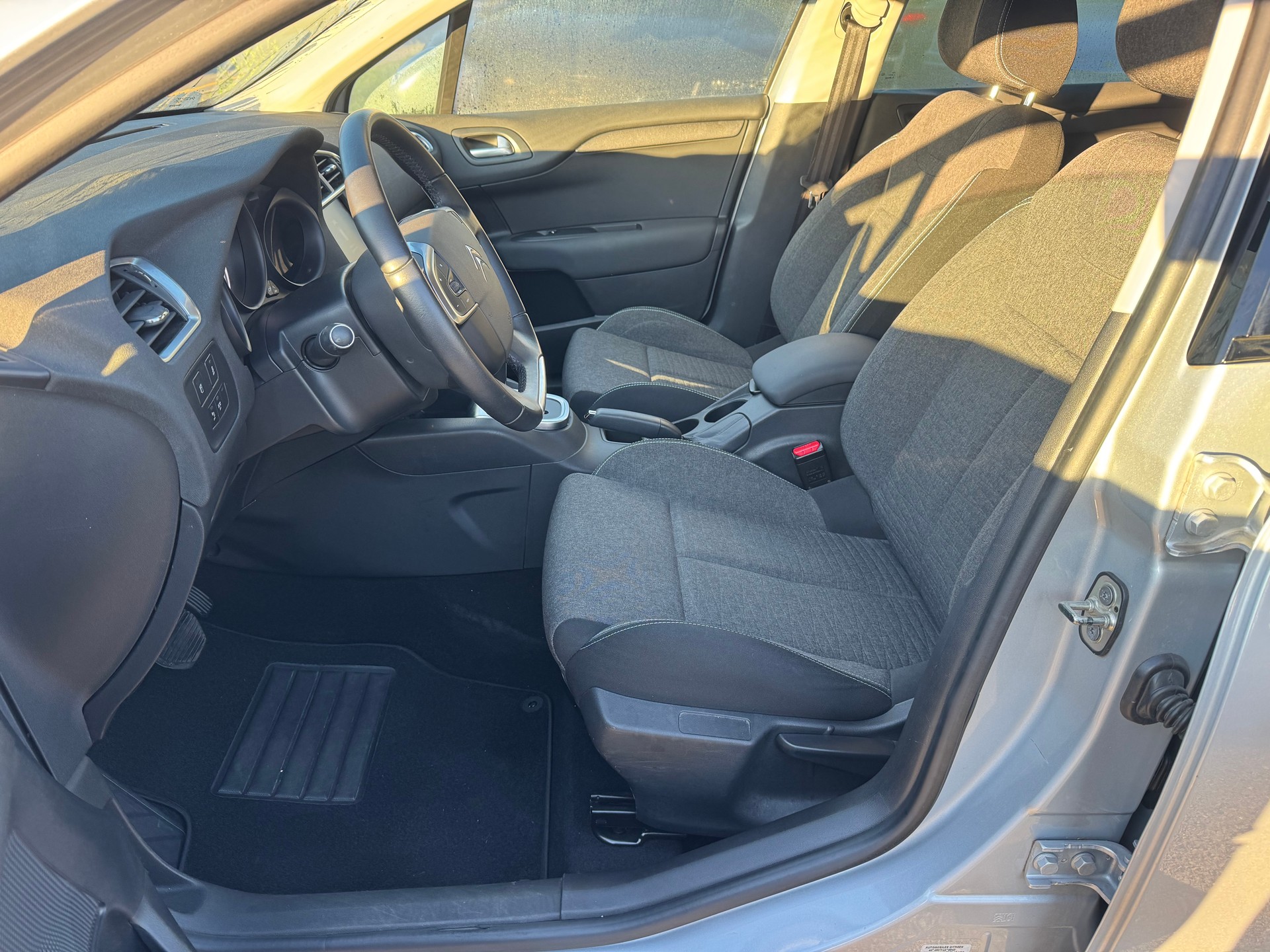 CITROEN C4 1.2 Pure Tech Feel Automatic-image-12