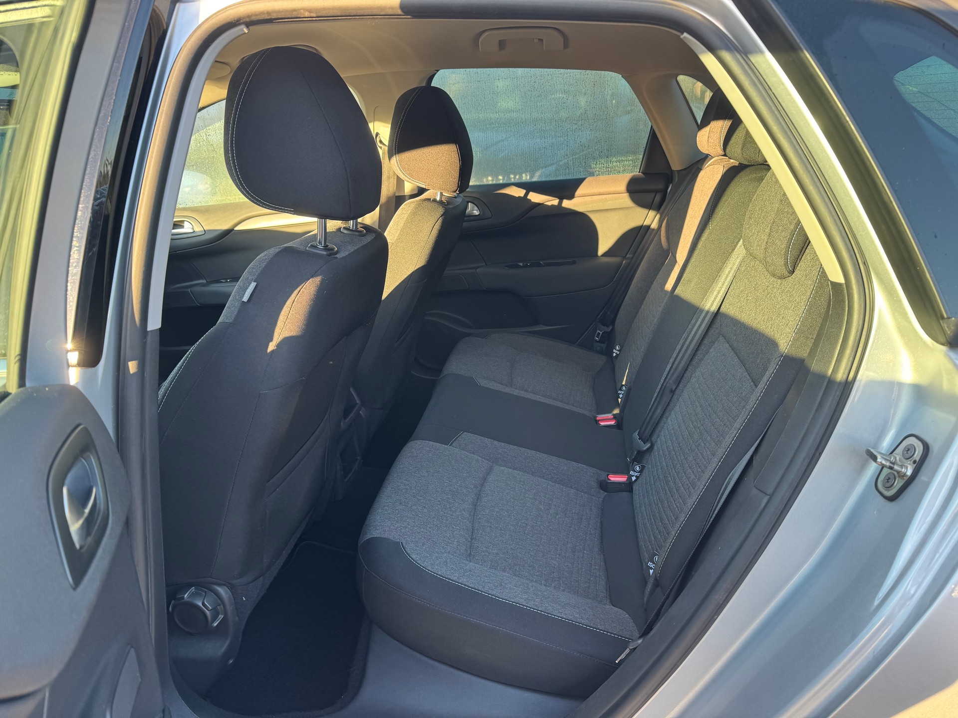 CITROEN C4 1.2 Pure Tech Feel Automatic-image-10