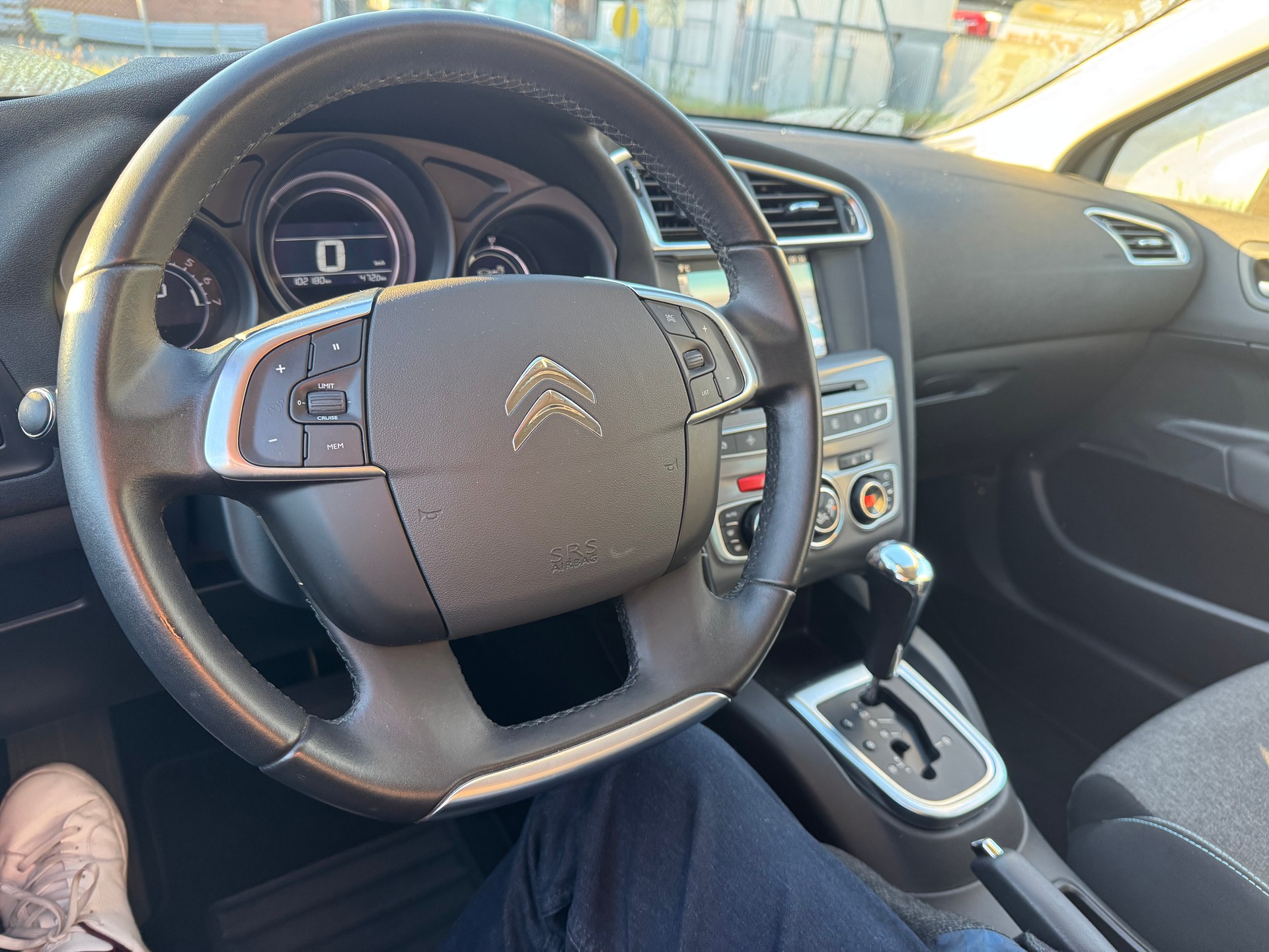 CITROEN C4 1.2 Pure Tech Feel Automatic-image-22