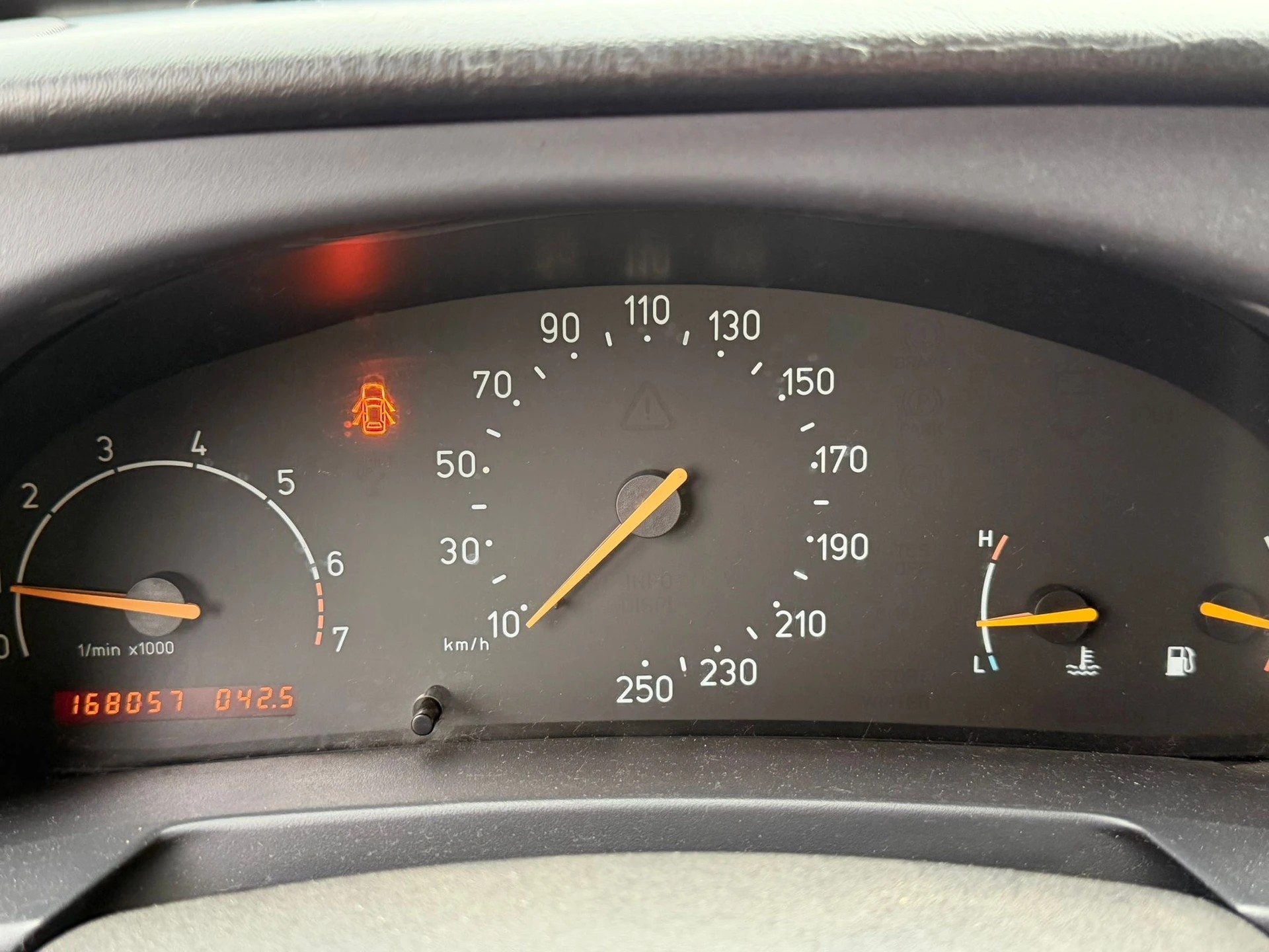 SAAB 900 SE 2.3i-16-image-15