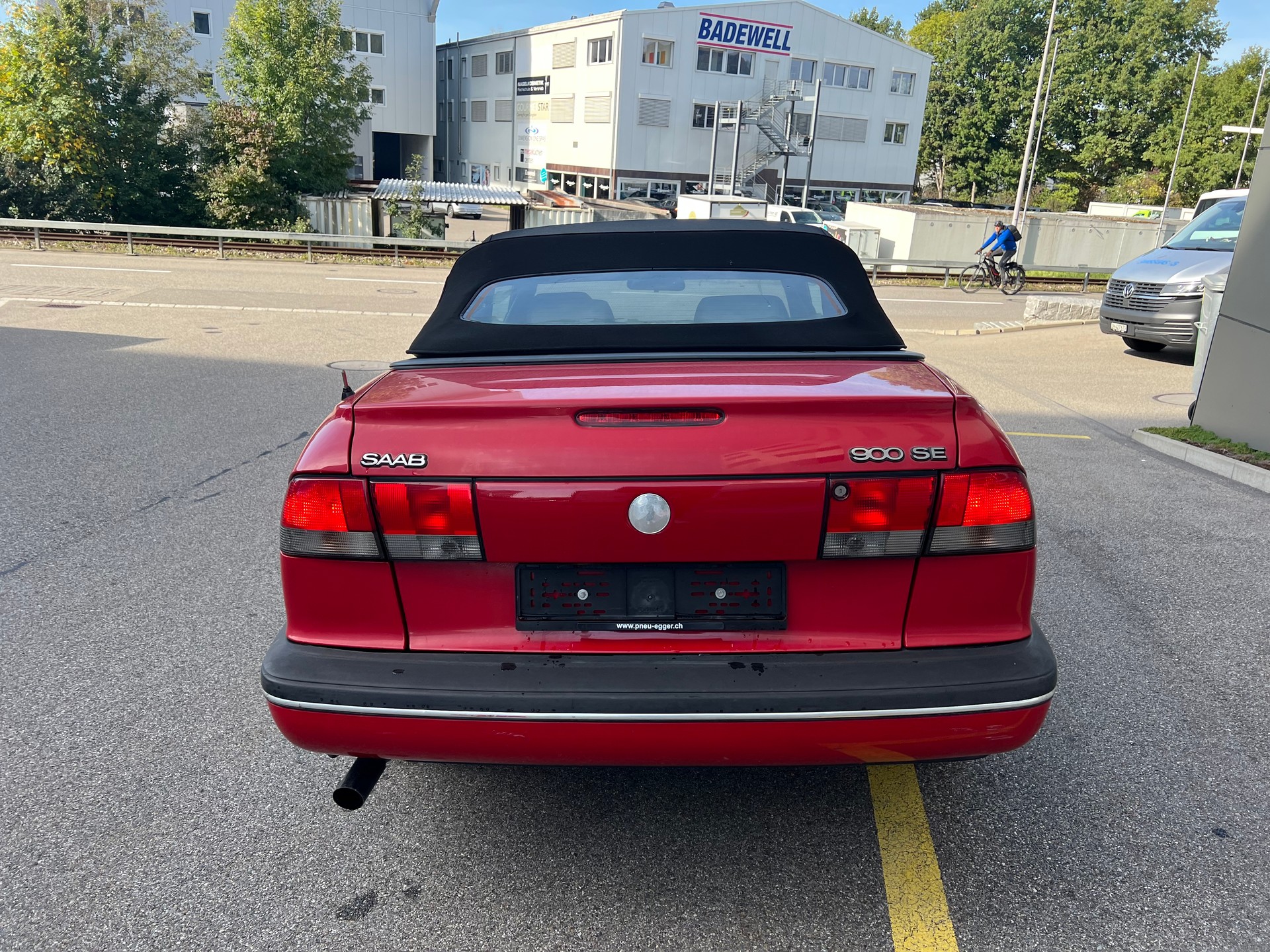 SAAB 900 SE 2.3i-16-image-8