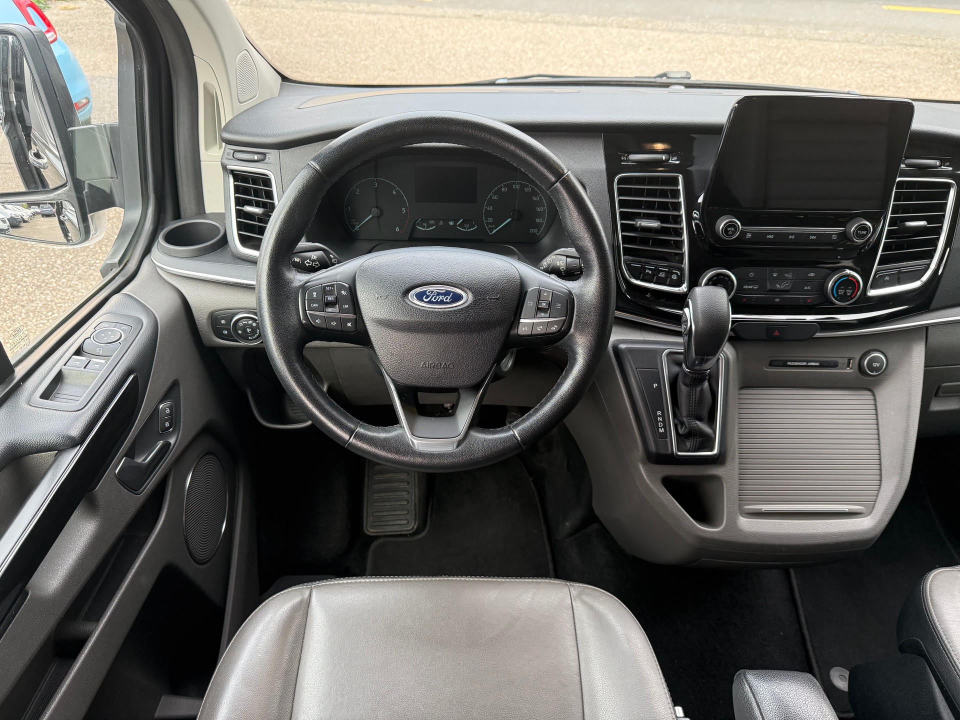 FORD Tourneo Custom 320 L1H1 Titanium X A-image-13