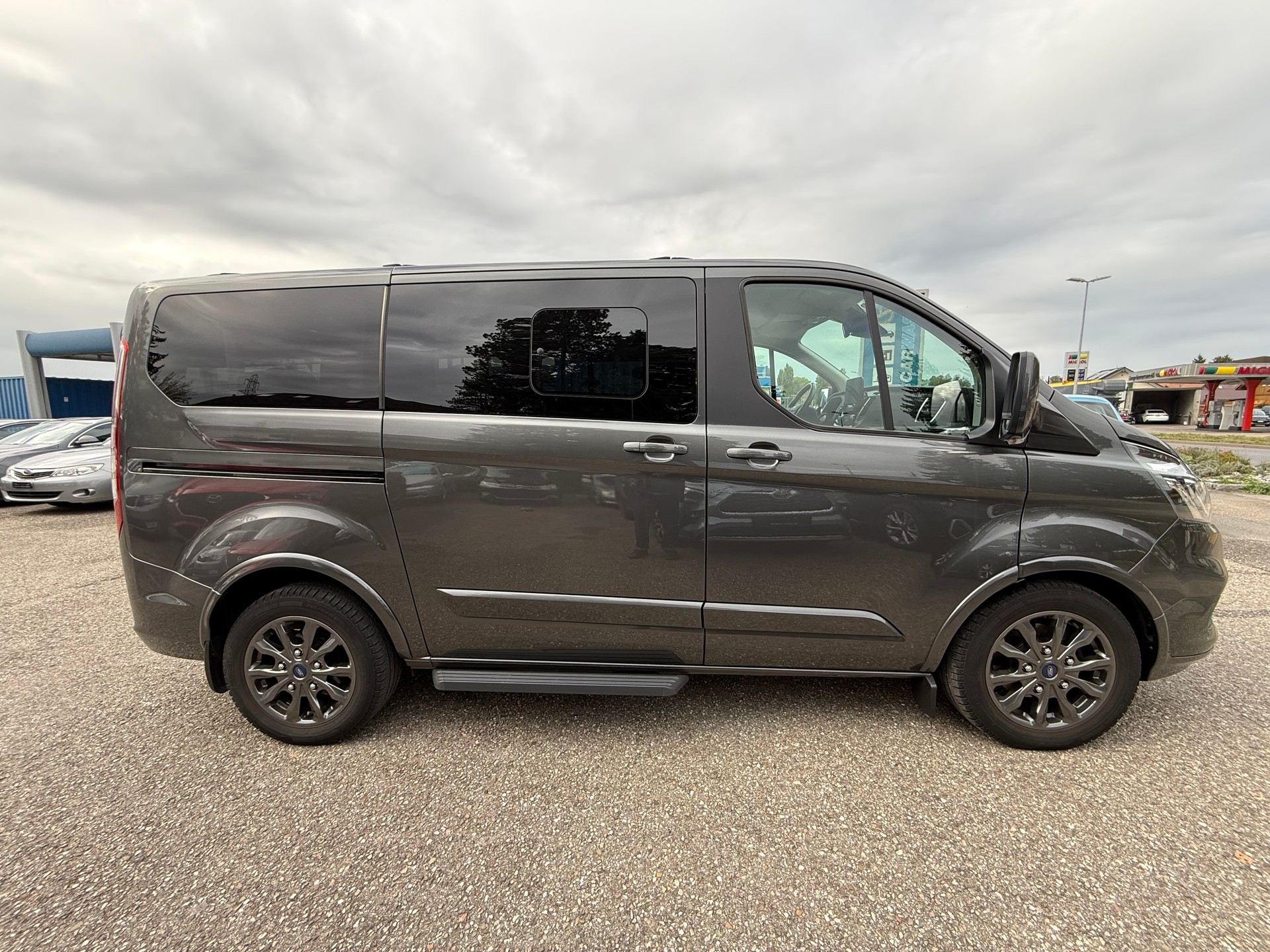 FORD Tourneo Custom 320 L1H1 Titanium X A-image-3