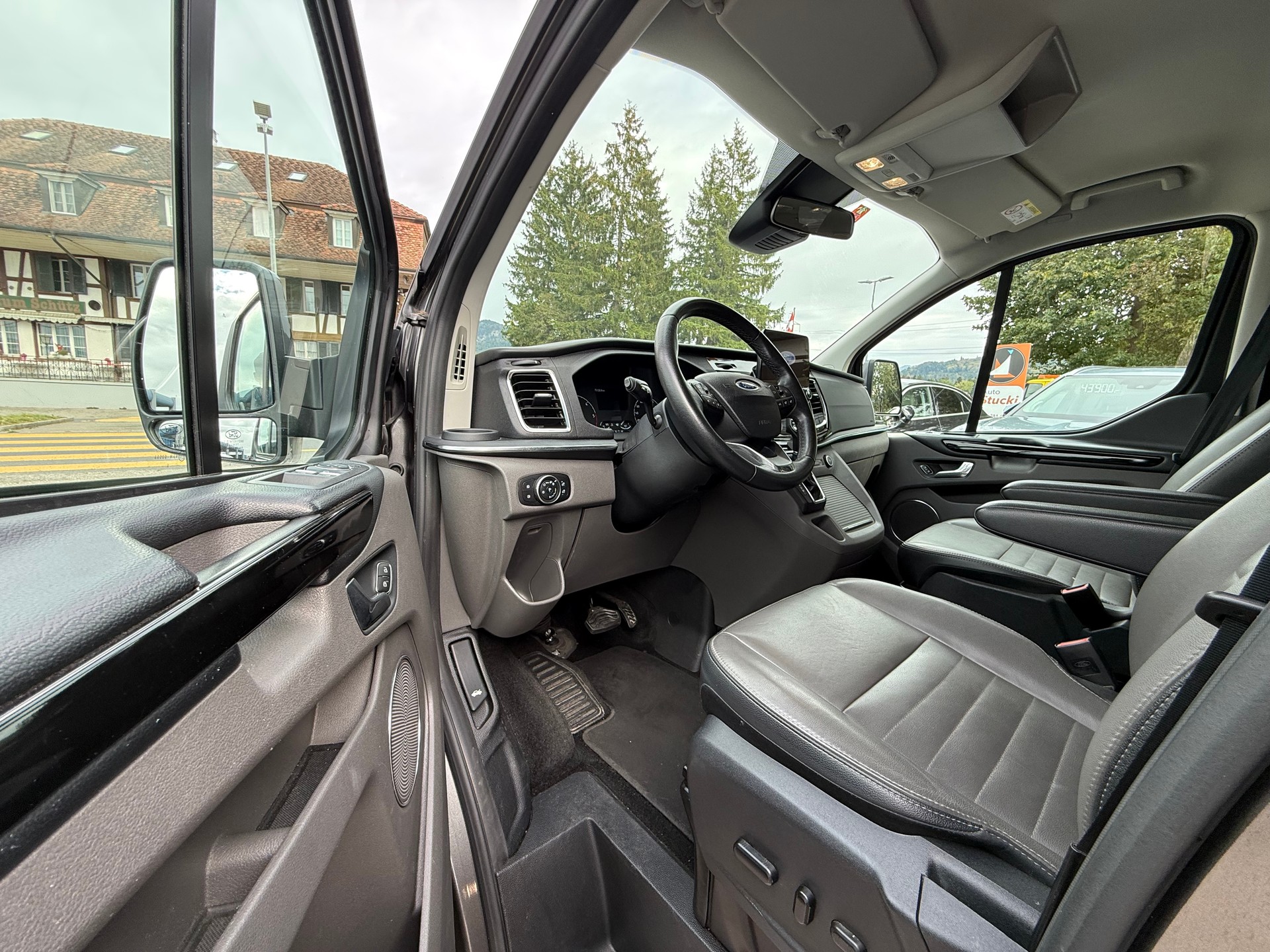 FORD Tourneo Custom 320 L1H1 Titanium X A-image-8