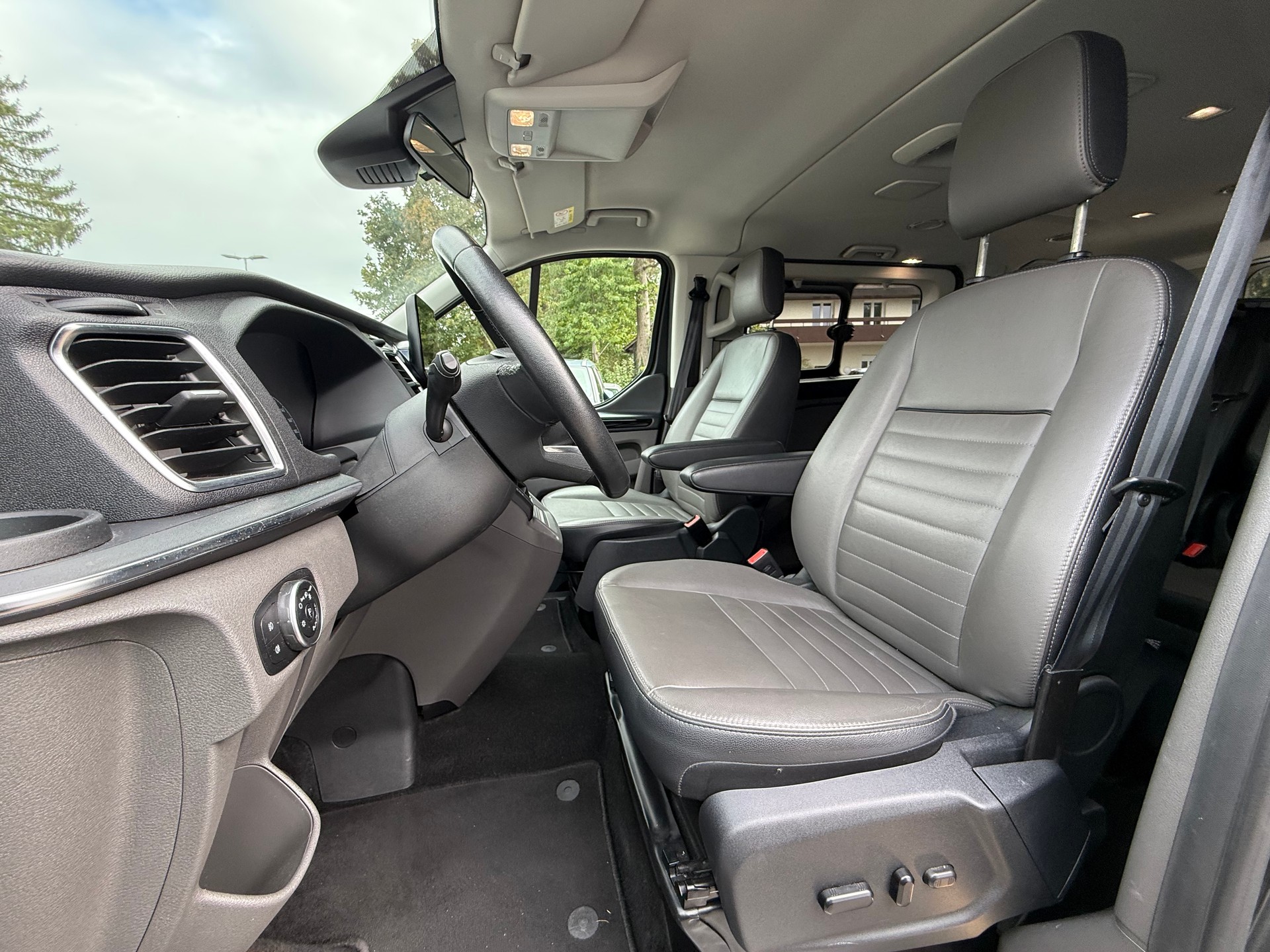 FORD Tourneo Custom 320 L1H1 Titanium X A-image-9