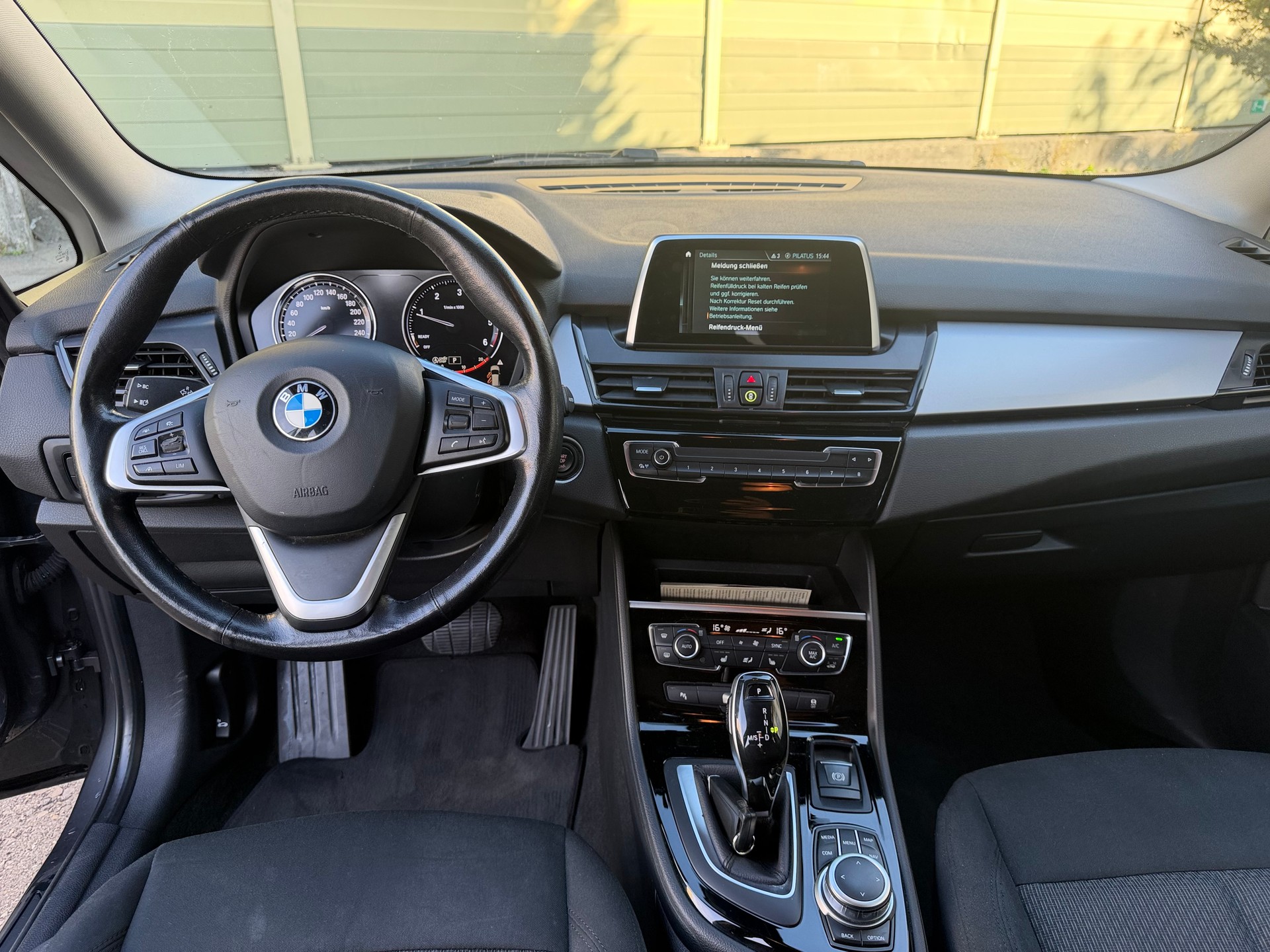 BMW 218d xDrive Gran Tourer Steptronic M Sport-image-11
