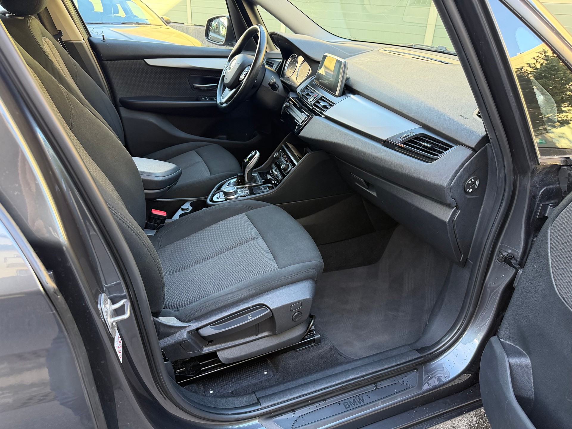 BMW 218d xDrive Gran Tourer Steptronic M Sport-image-6