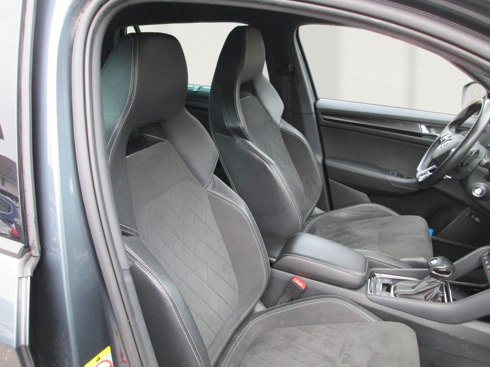 SKODA Kodiaq 2.0 TSI 4x4 Sport Line-image-12