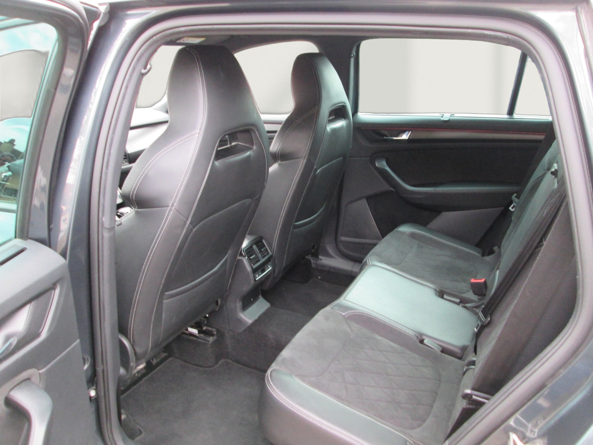 SKODA Kodiaq 2.0 TSI 4x4 Sport Line-image-8