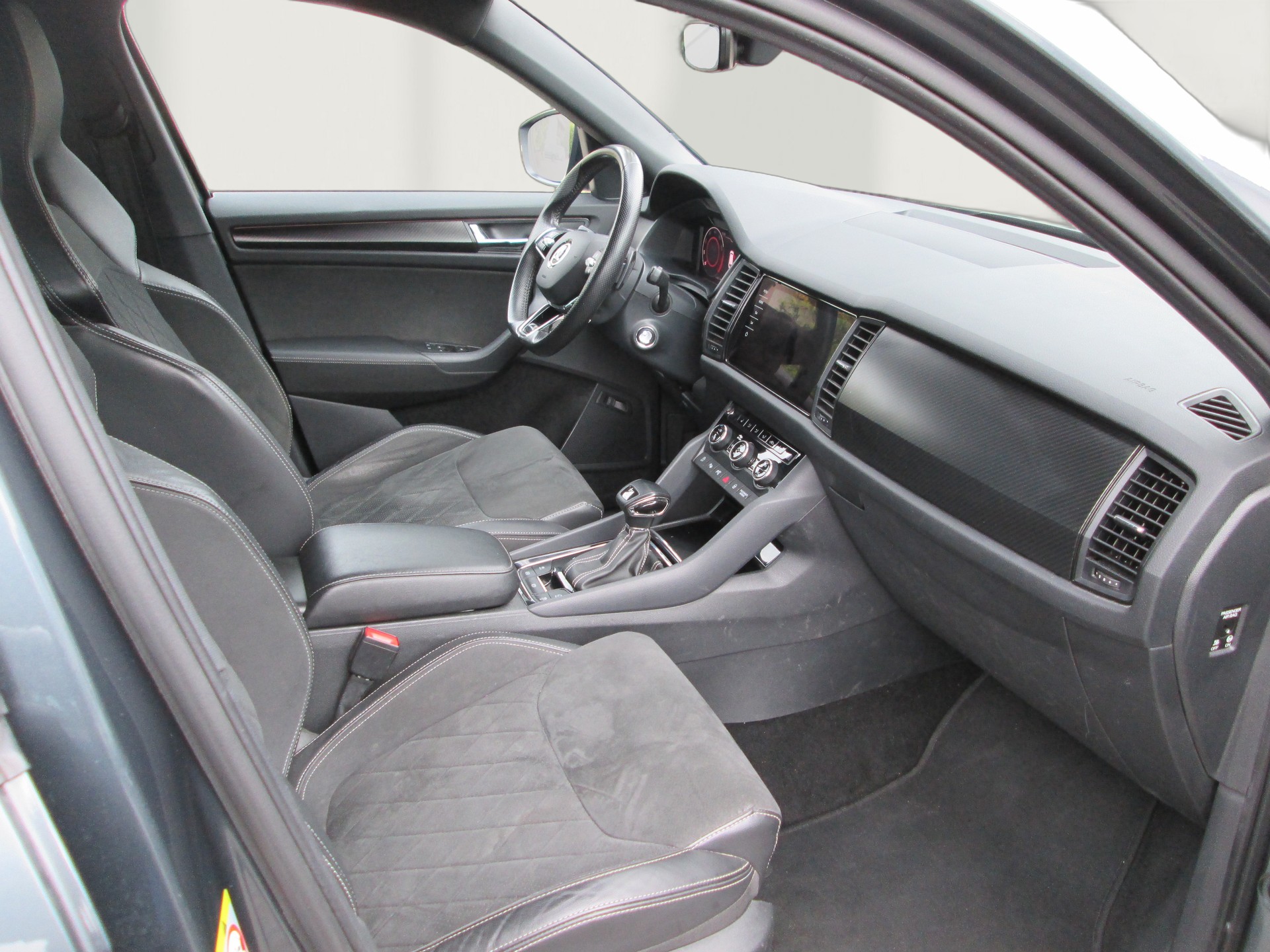 SKODA Kodiaq 2.0 TSI 4x4 Sport Line-image-11