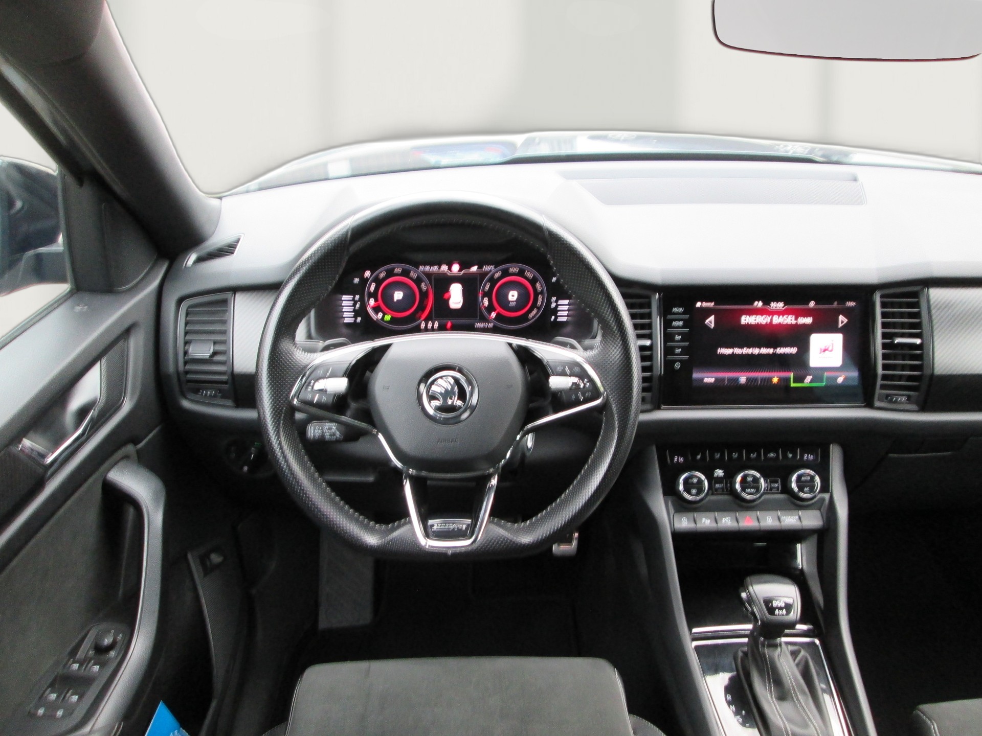 SKODA Kodiaq 2.0 TSI 4x4 Sport Line-image-15