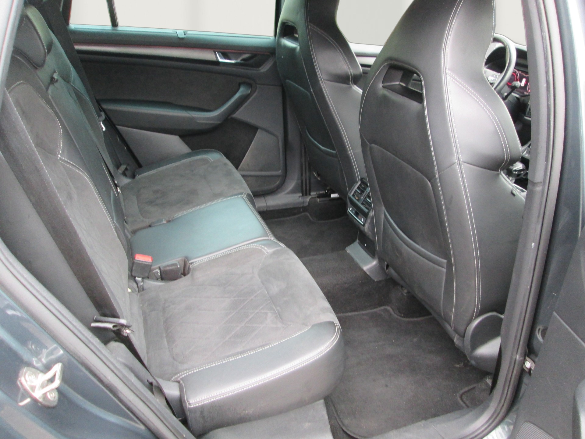 SKODA Kodiaq 2.0 TSI 4x4 Sport Line-image-10