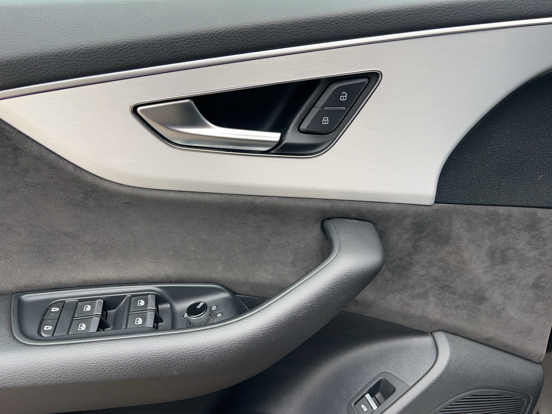 AUDI Q8 50 TDI QUATTRO TIPTRONIC S-LINE-image-9