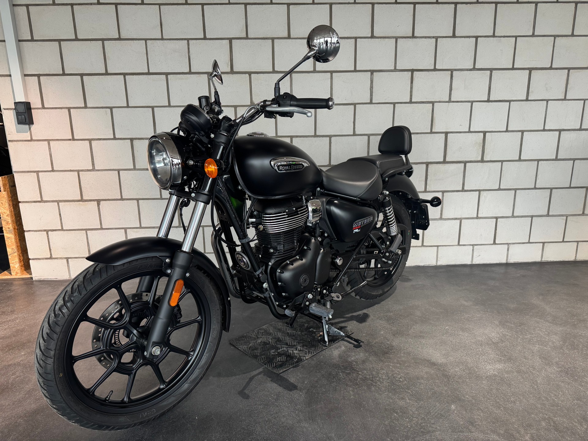 ROYAL ENFIELD Meteor Stellar