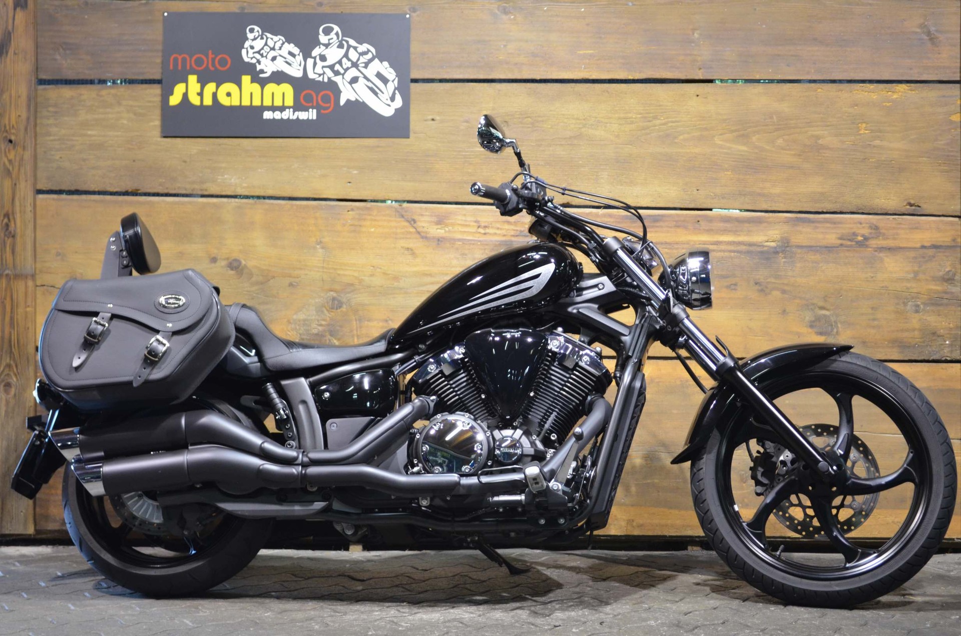 YAMAHA XVS 1300 CU Custom-showroom-element-1