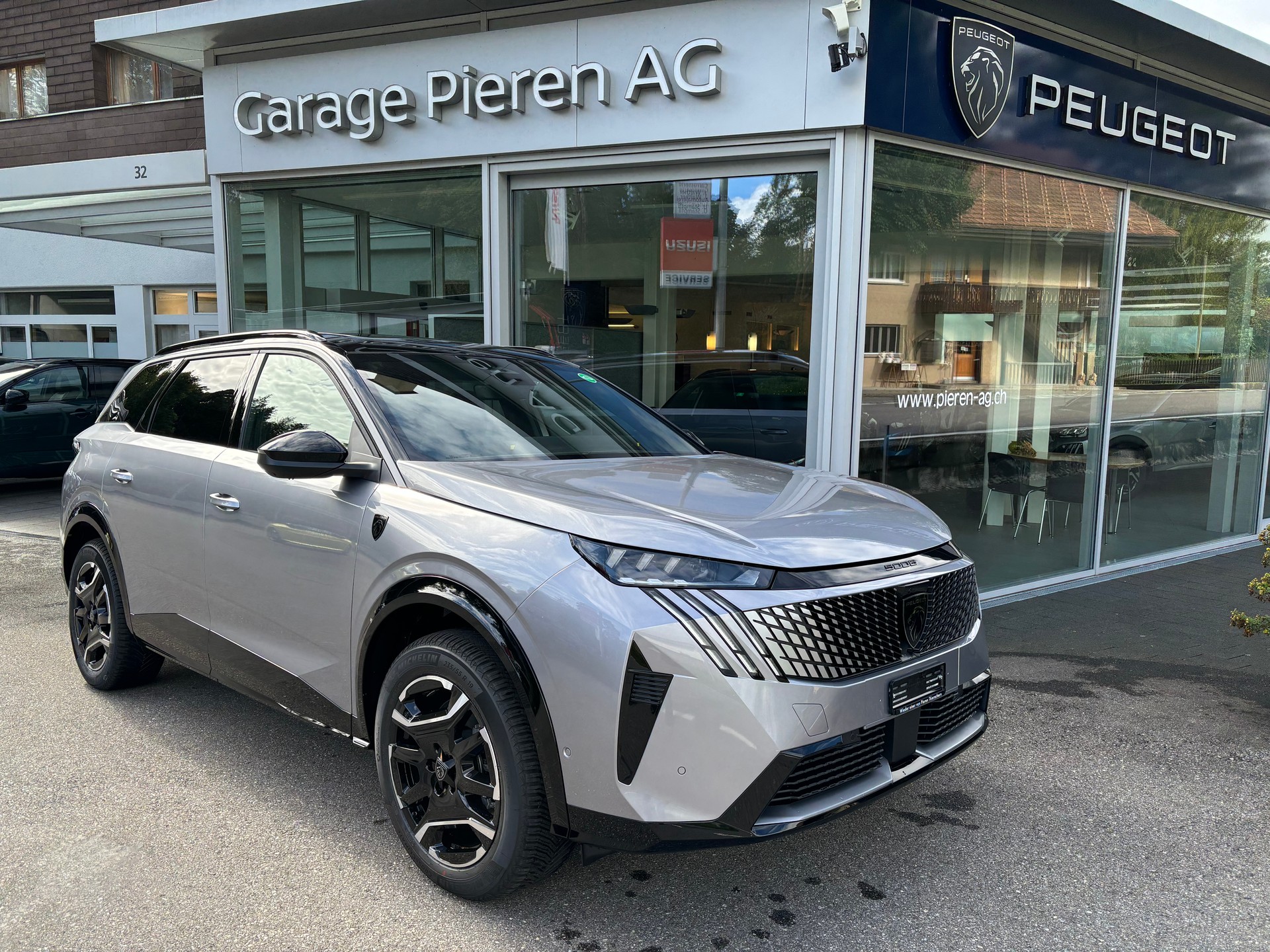 PEUGEOT 5008 210PS 73kWh GT-image-0