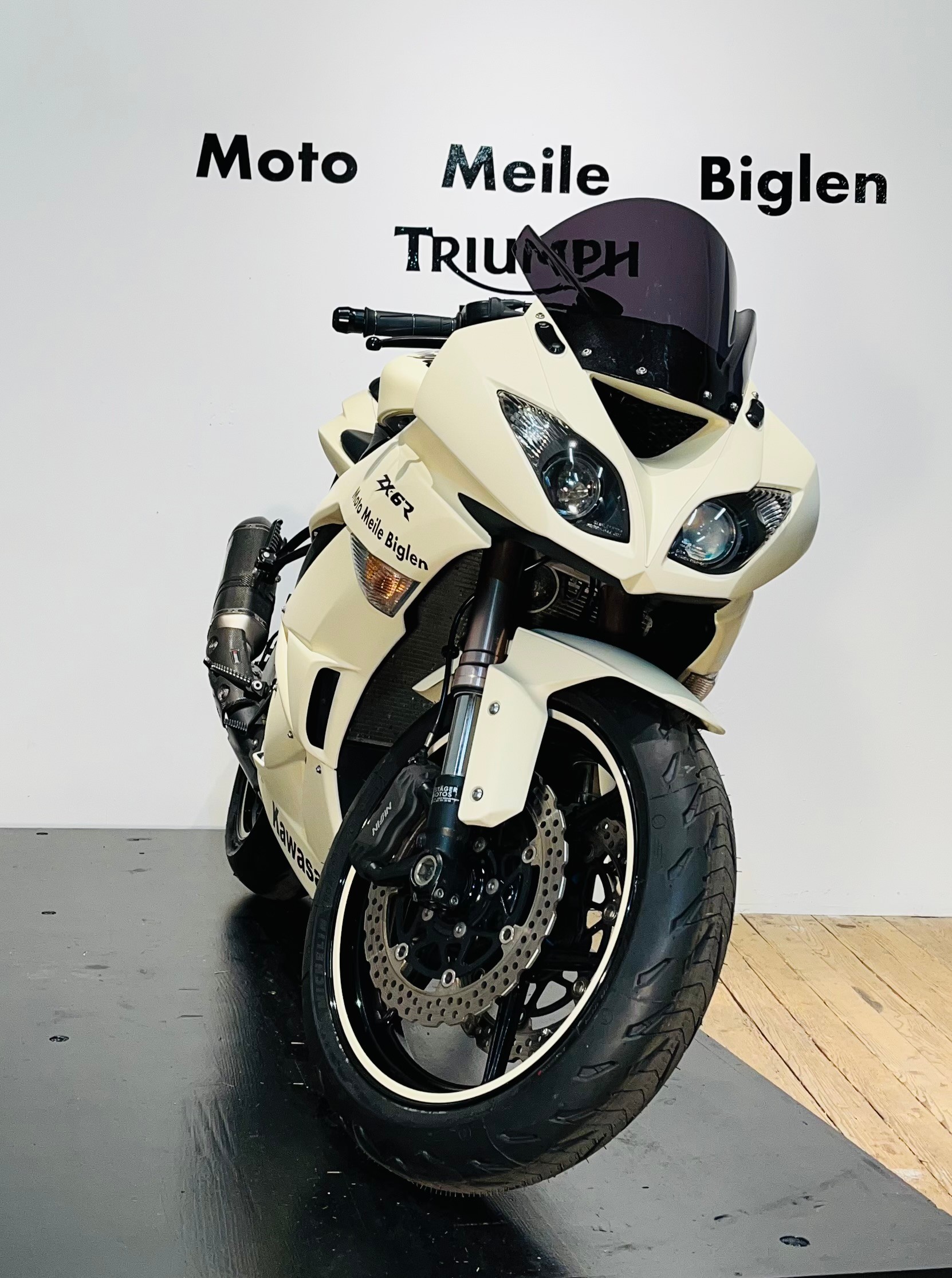 KAWASAKI Ninja ZX-6R-showroom-element-1