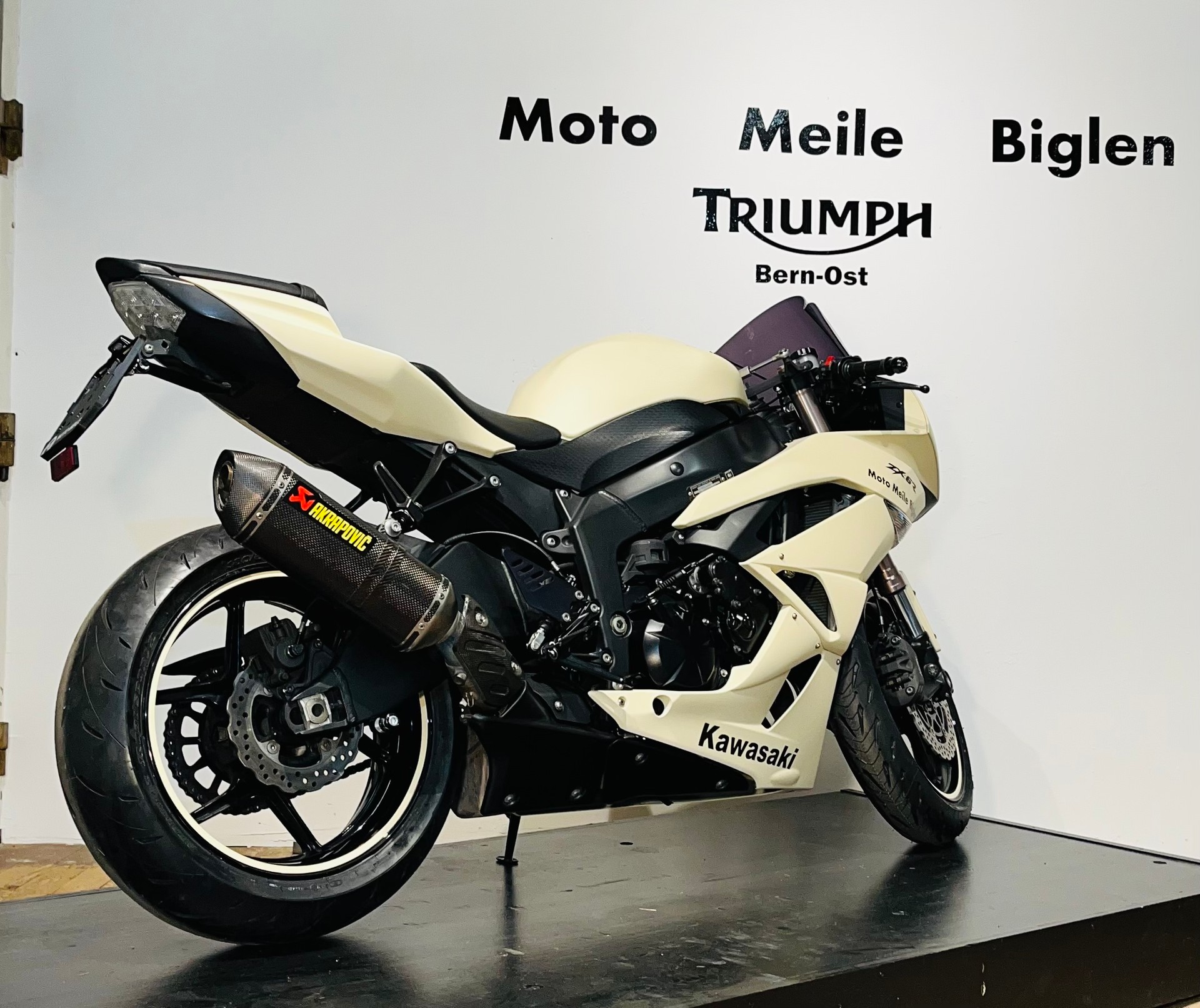 KAWASAKI Ninja ZX-6R-showroom-element-3