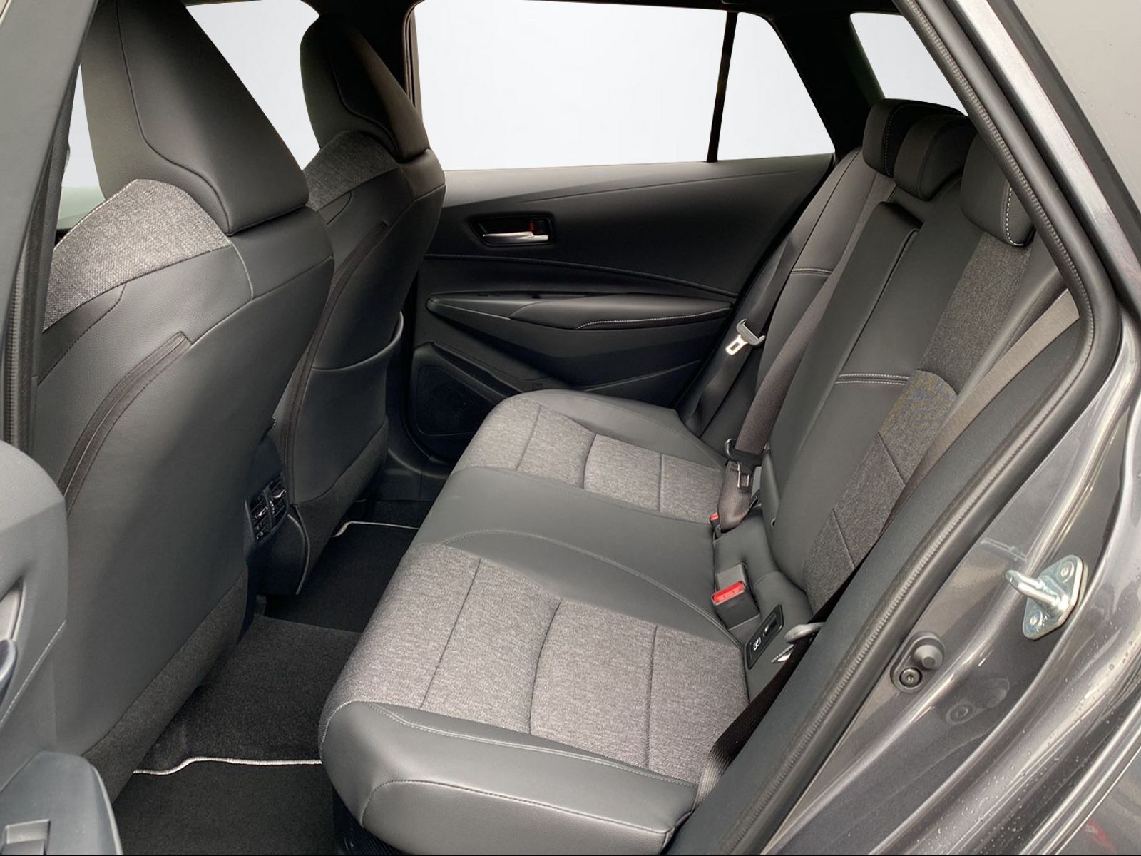 TOYOTA Corolla Touring Sports 2.0 HSD Trend-image-10