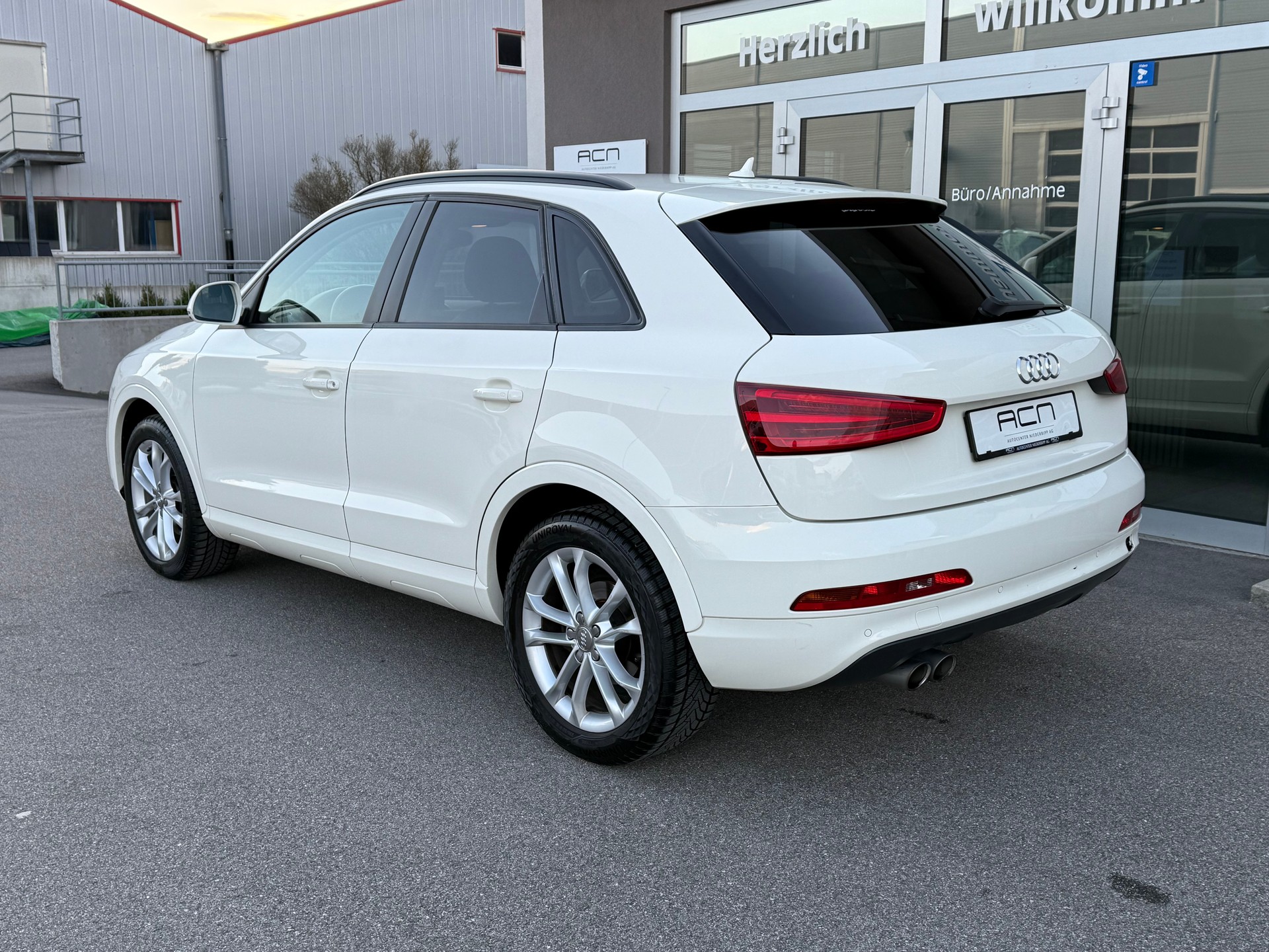 AUDI Q3 2.0 TDI quattro S-tronic-image-4