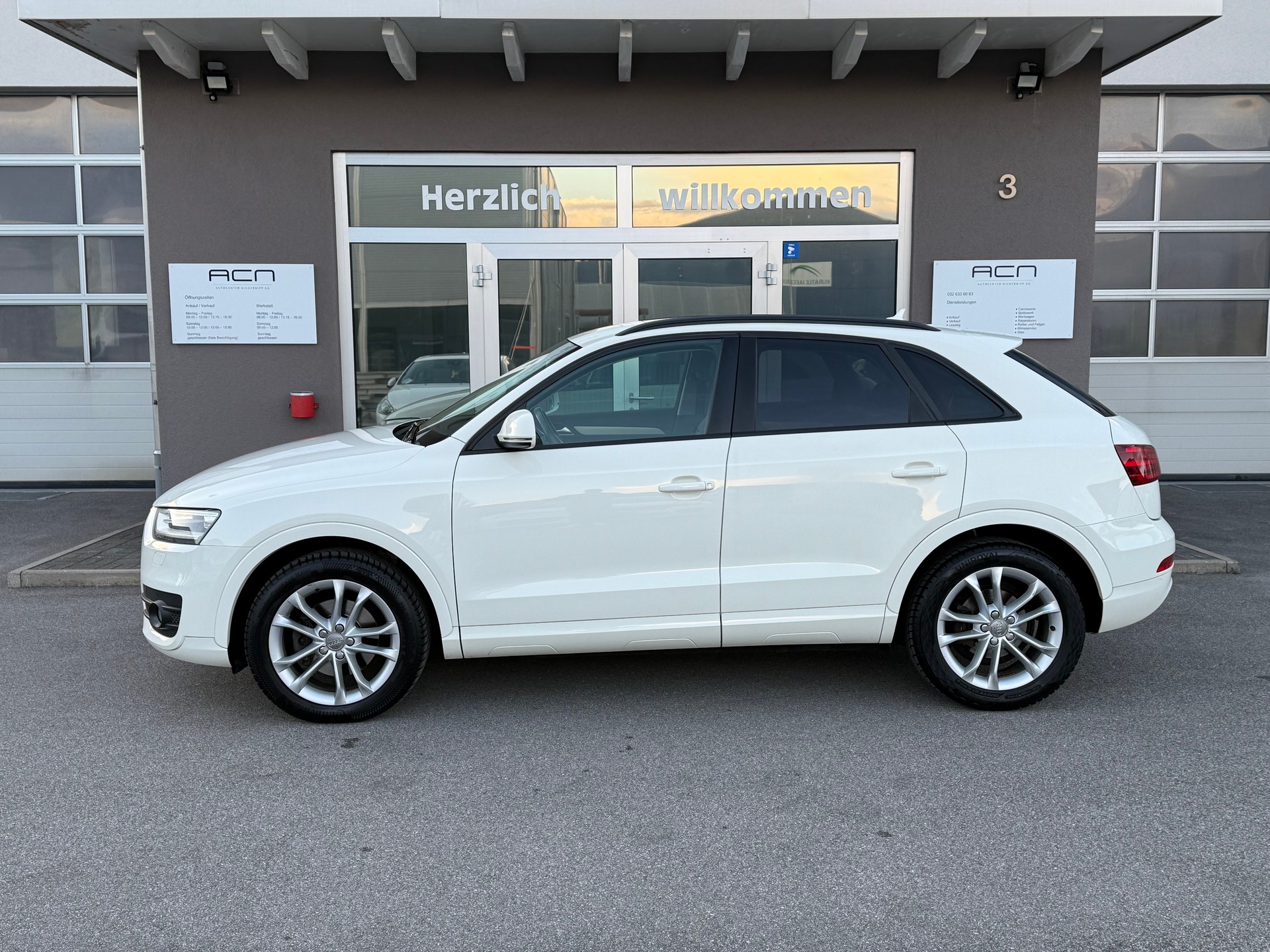 AUDI Q3 2.0 TDI quattro S-tronic-showroom-element-3