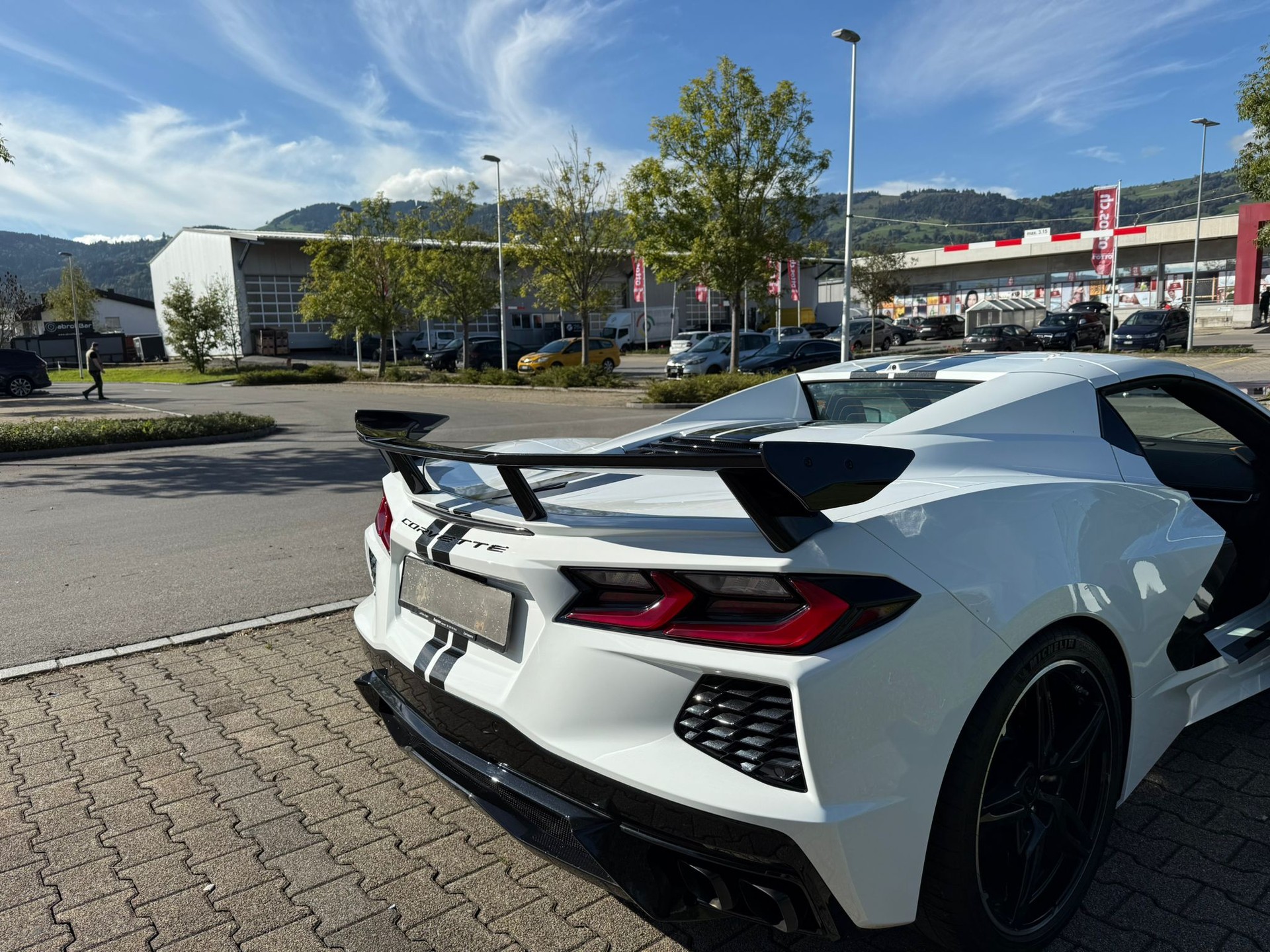 CHEVROLET Corvette C8-image-11