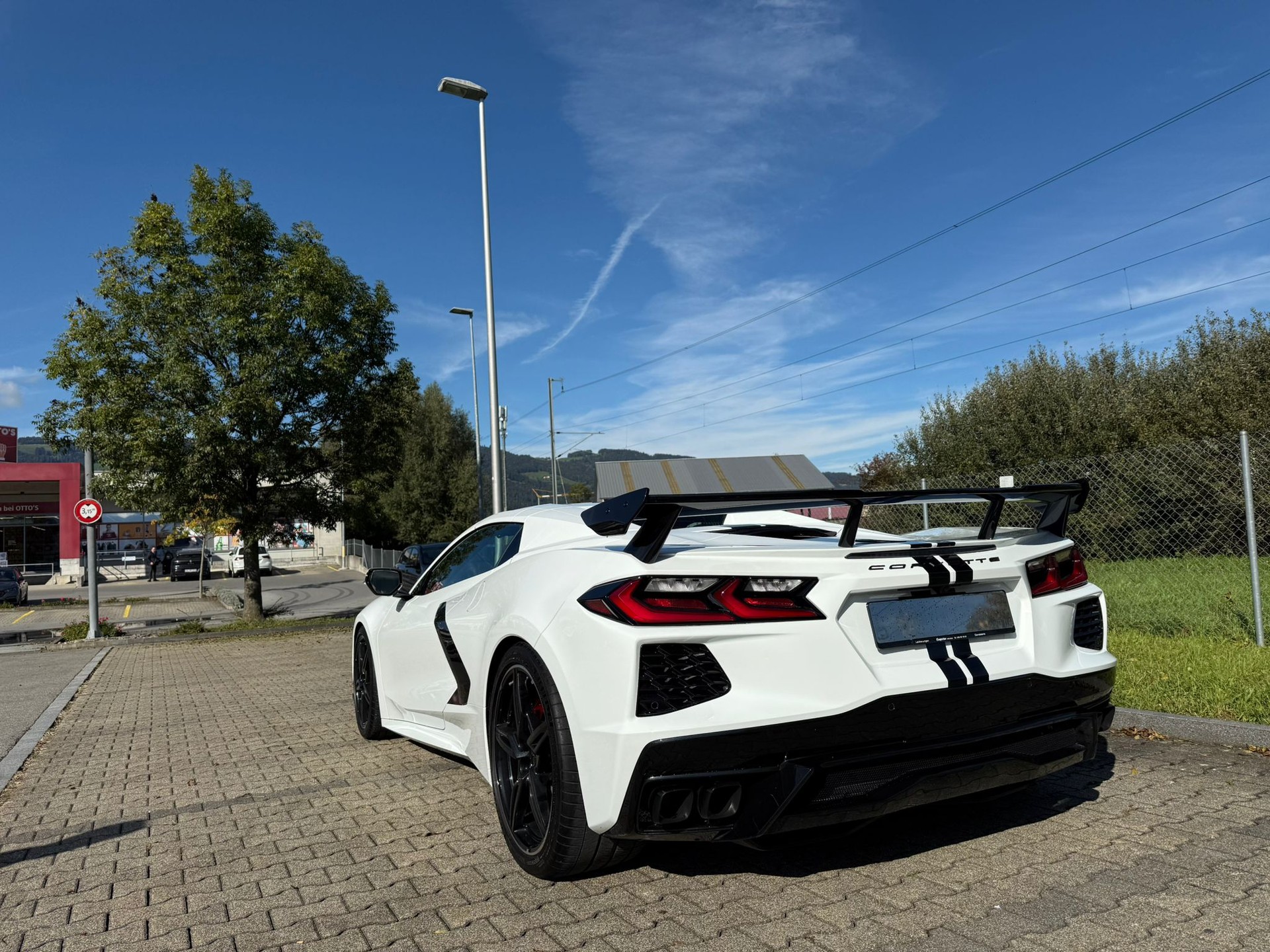 CHEVROLET Corvette C8-image-12